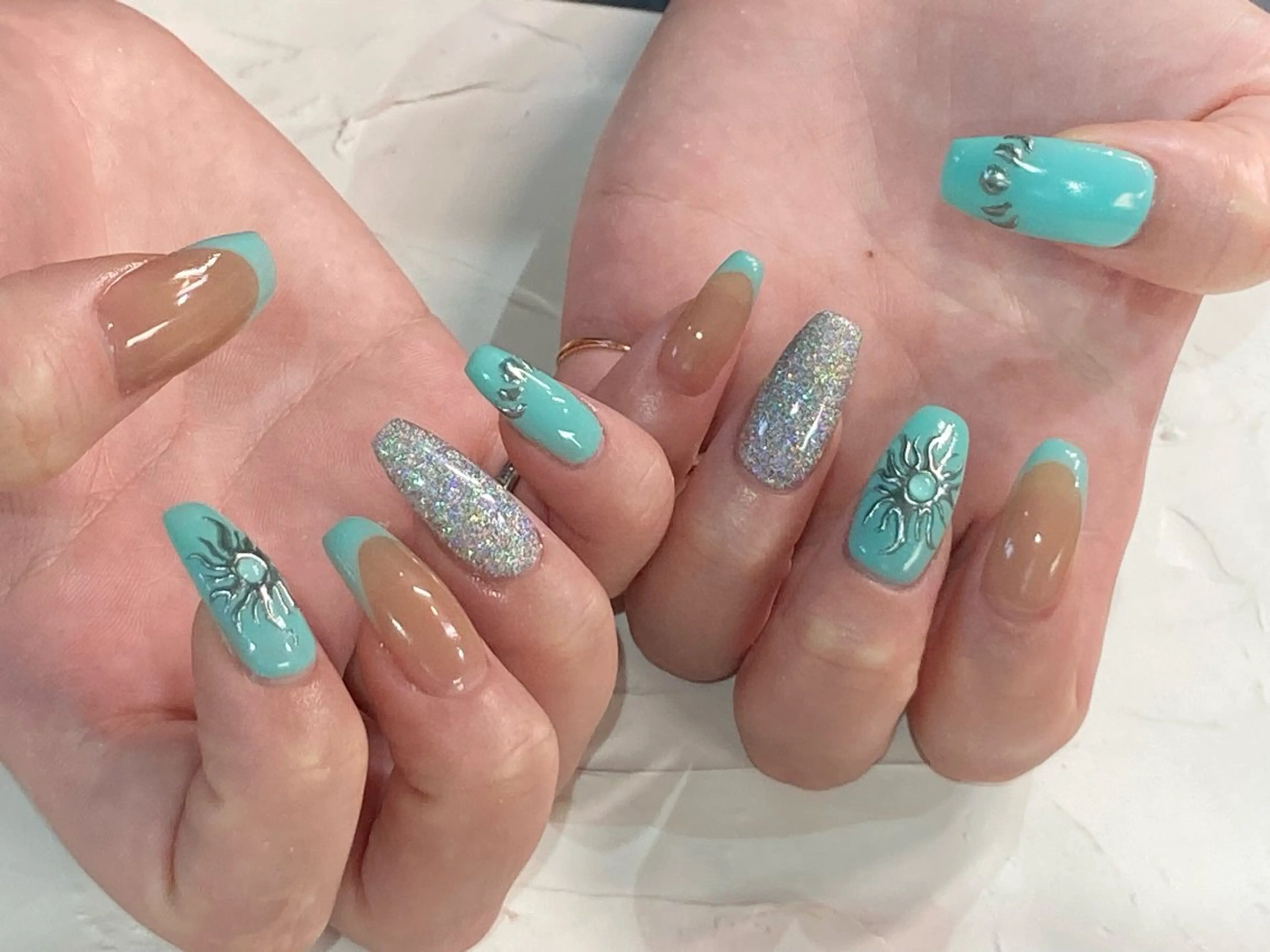 ネイル アートネイル フレンチネイル キラキラネイル ラメ(グリッター) ハンドネイル 【Bright】 Rieのネイルデザイン