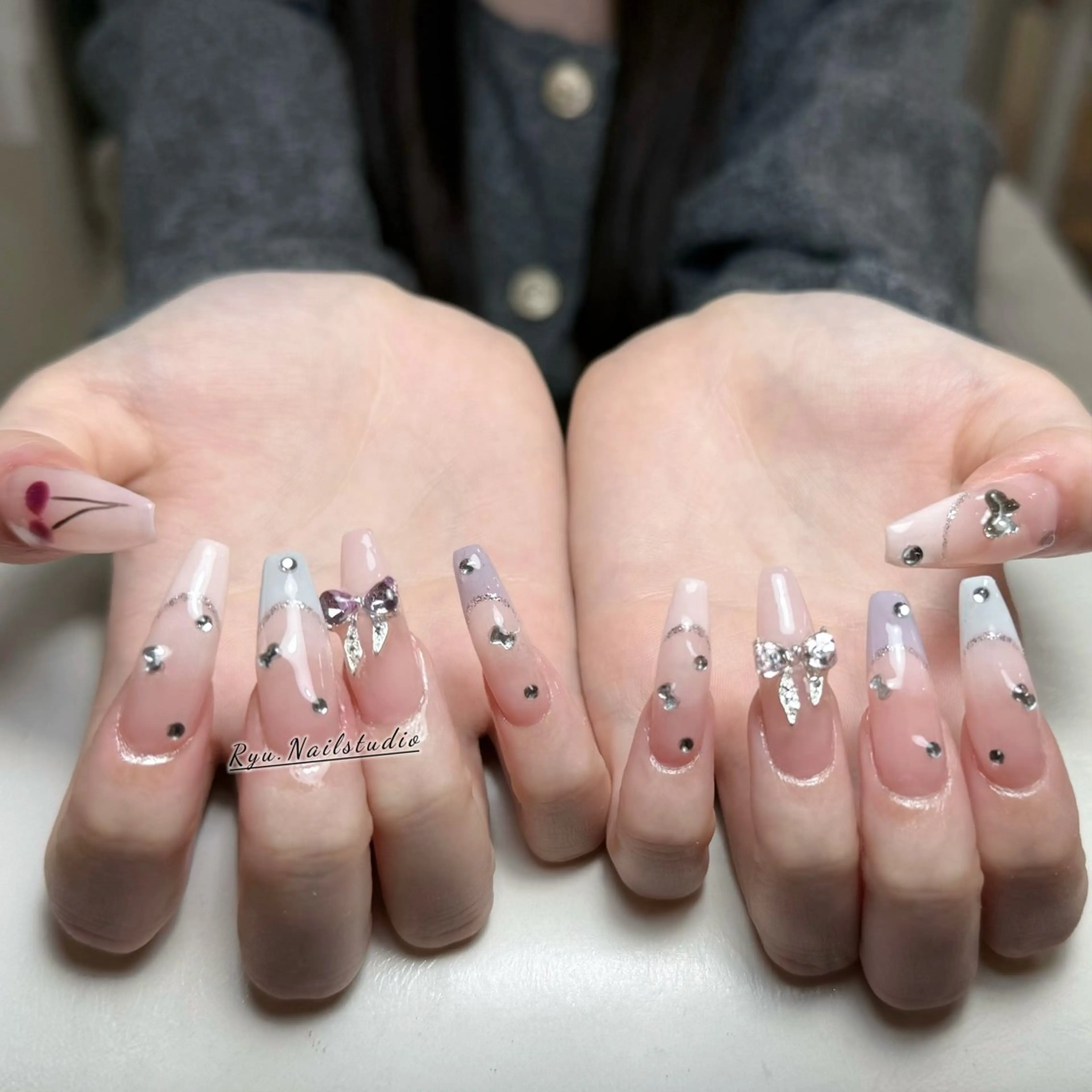 ネイル アートネイル ジェルネイル キラキラネイル ミラーネイル ニュアンスネイル ハンドネイル Ryu Nail Studio所属・Ryu Nail 新大久保のネイルデザイン