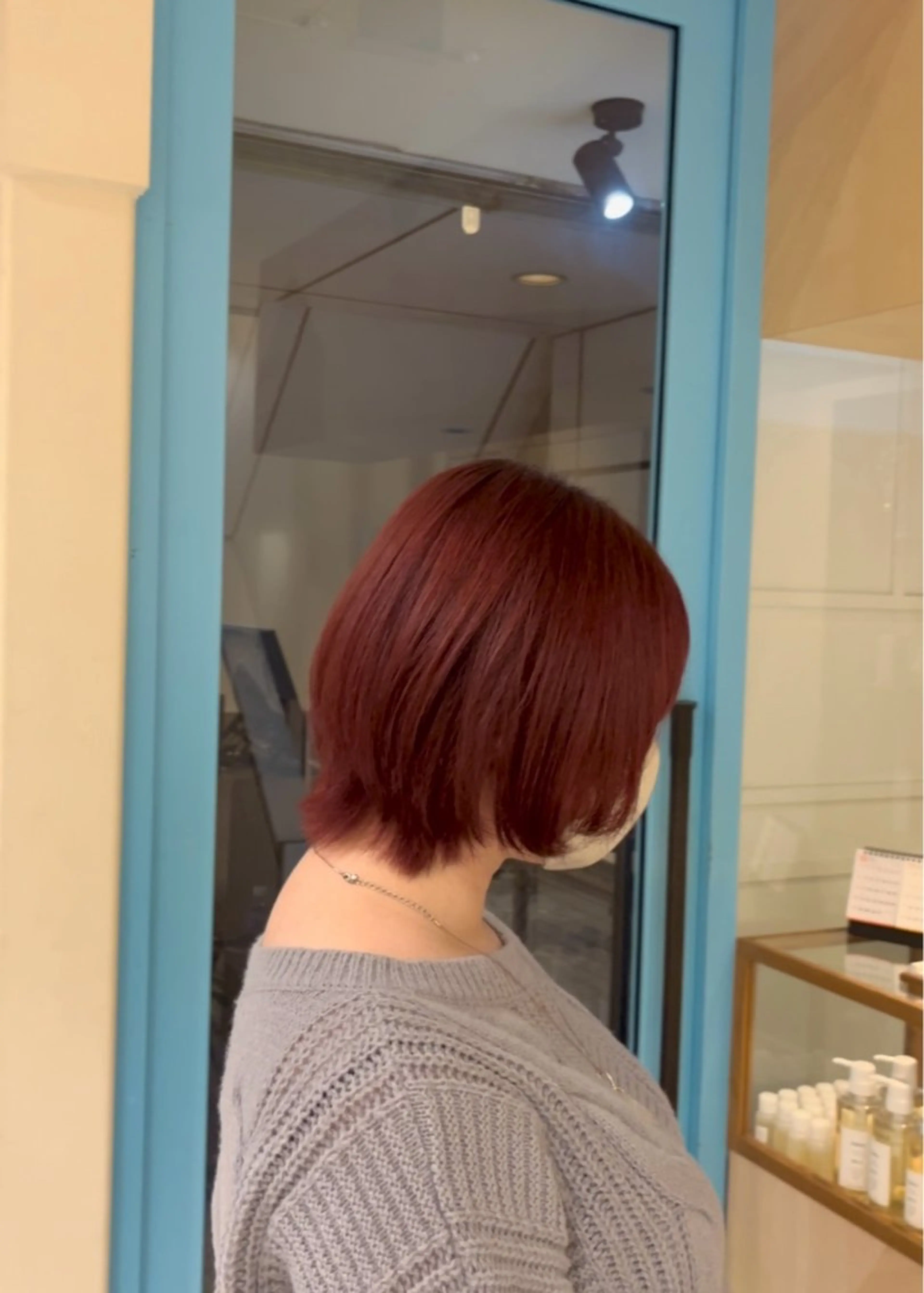 ショート カラー ブリーチ ボルドーカラー ブリーチなしカラー CYAN.所属・山口 陸のヘアスタイル