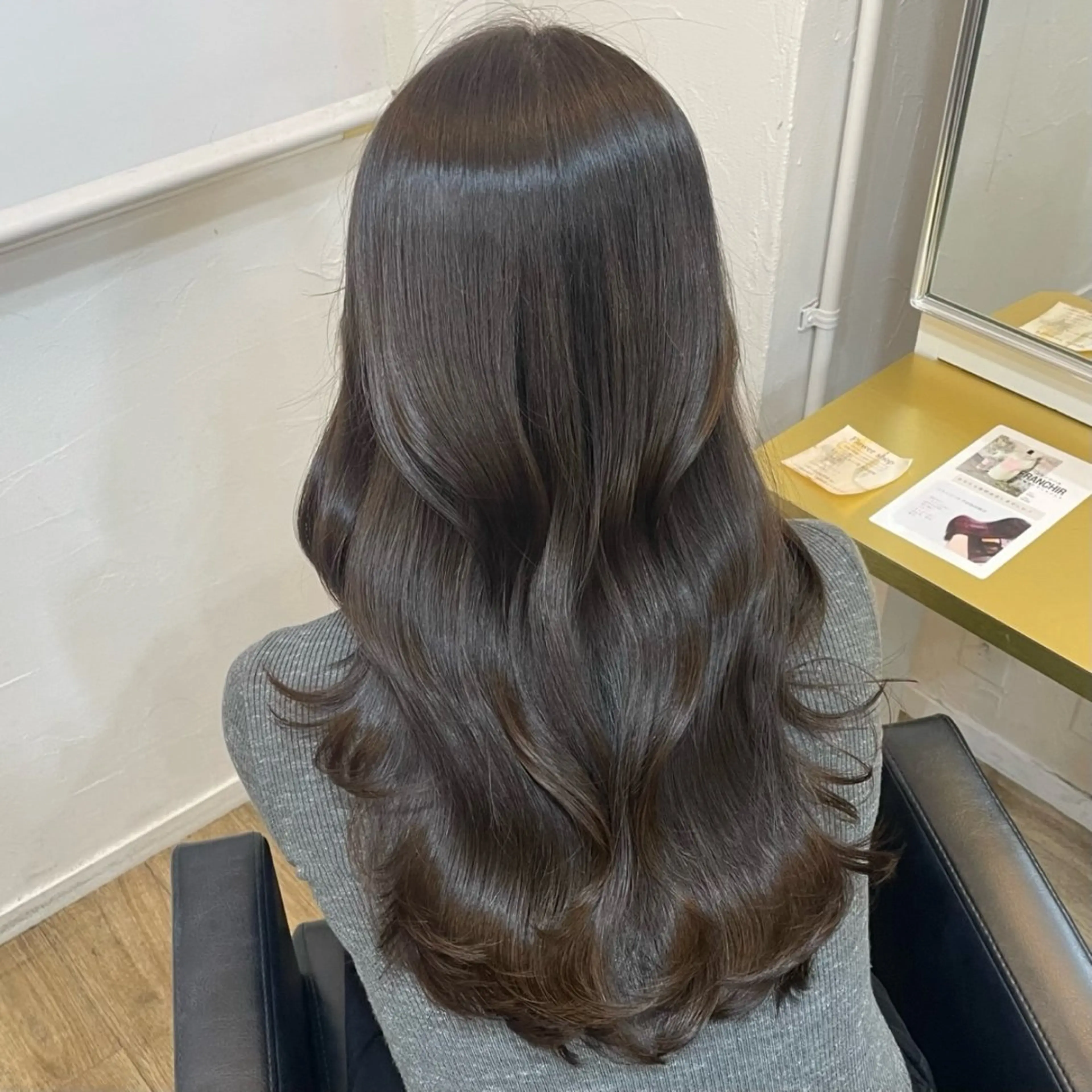 セミロング カラー ベージュカラー 黒髪 ブルーカラー ブルーブラック ブラウンカラー カット ヘアカラー トリートメント オリーブカラー 特化　　kaiのヘアスタイル