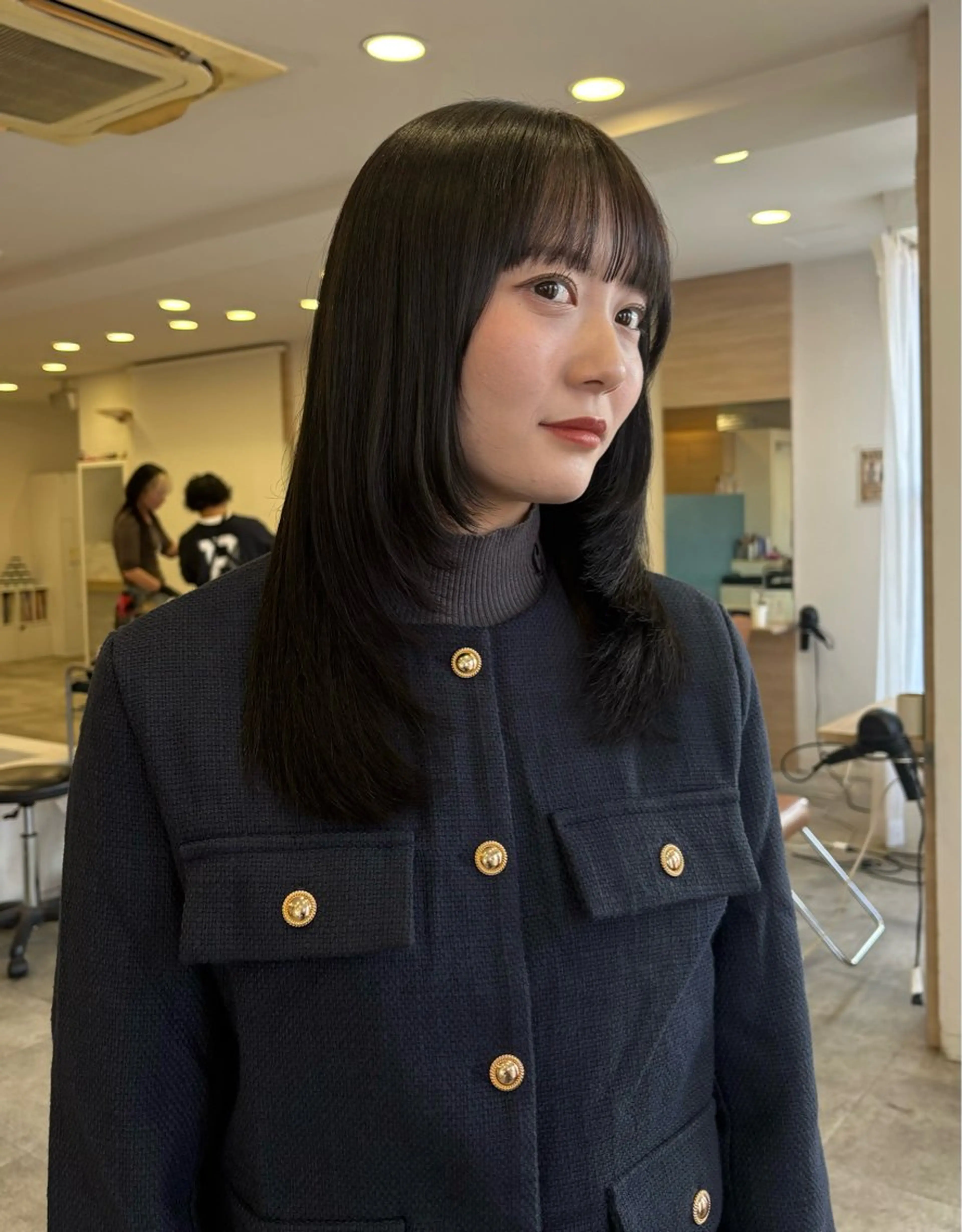 セミロング 顔まわりレイヤー 顔周りカット レイヤーカット ヘアカラー チナツ/透明感カラー /酸性縮毛のヘアスタイル