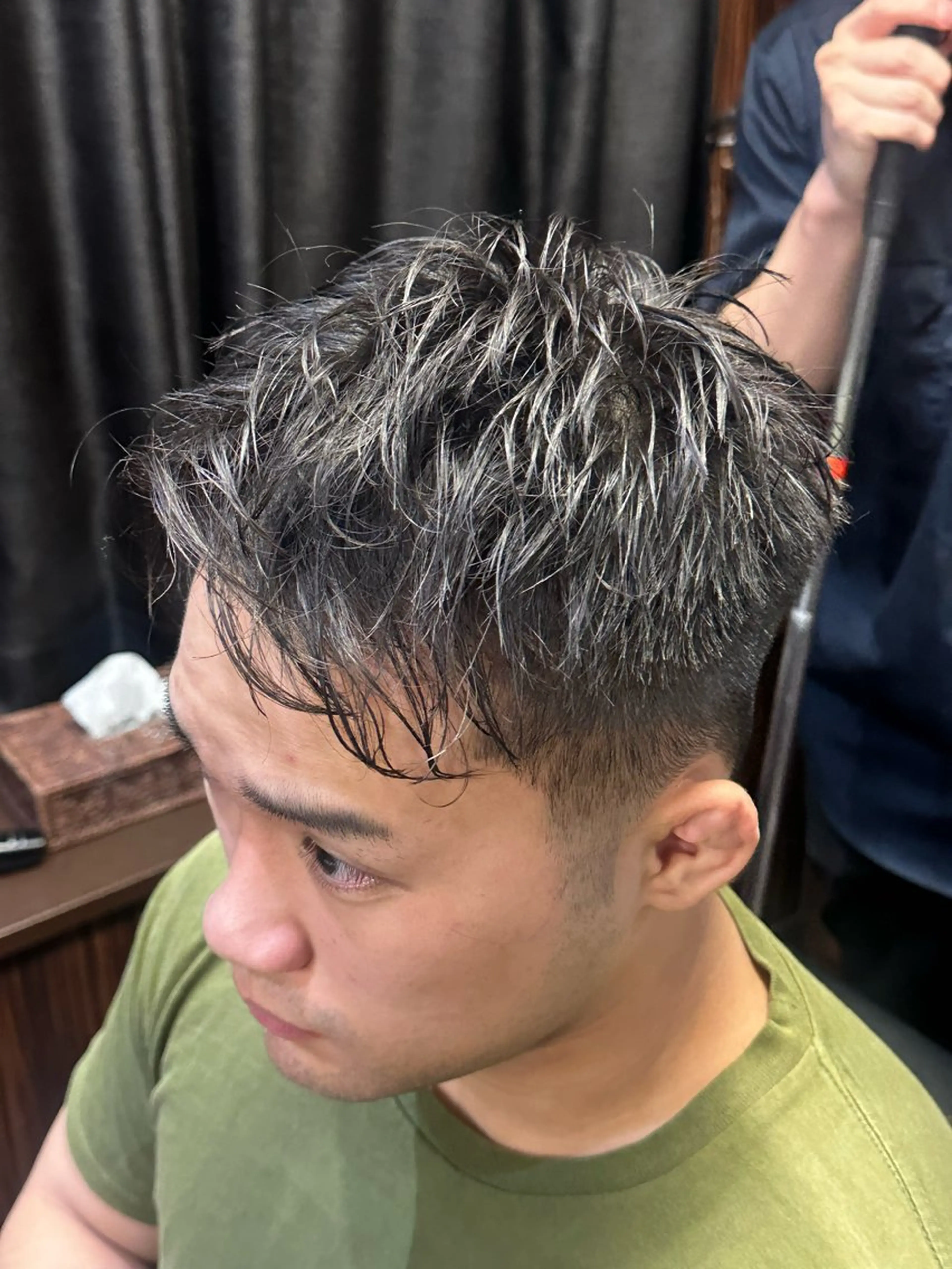 ショート メンズ ヒロ銀座 東京駅八重洲店所属・【メンズ専門】🔥 カミマンのヘアスタイル