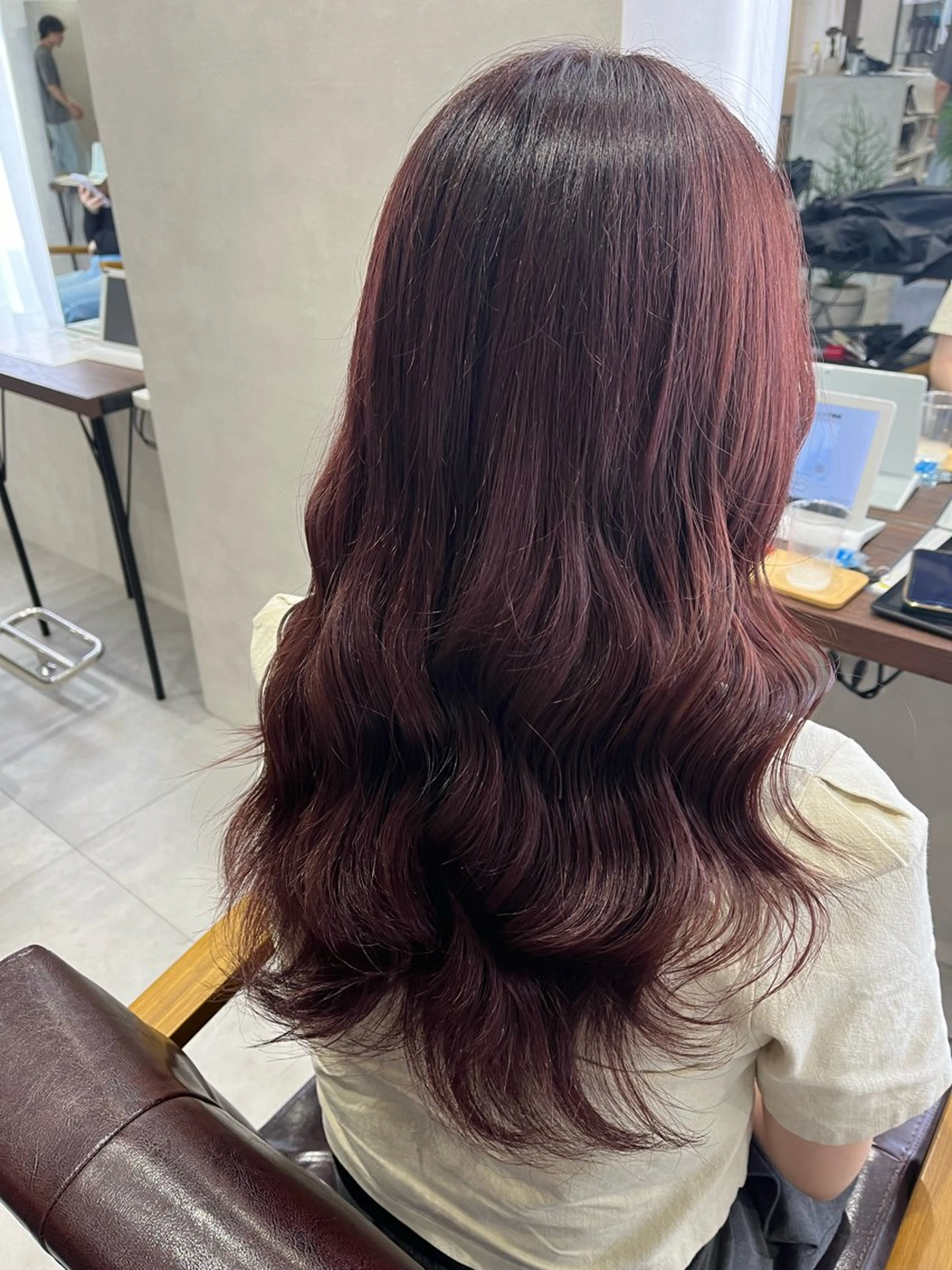 カラー ブリーチ カシス ブリーチなしカラー ピンクカラー 佐藤 香苗のヘアスタイル