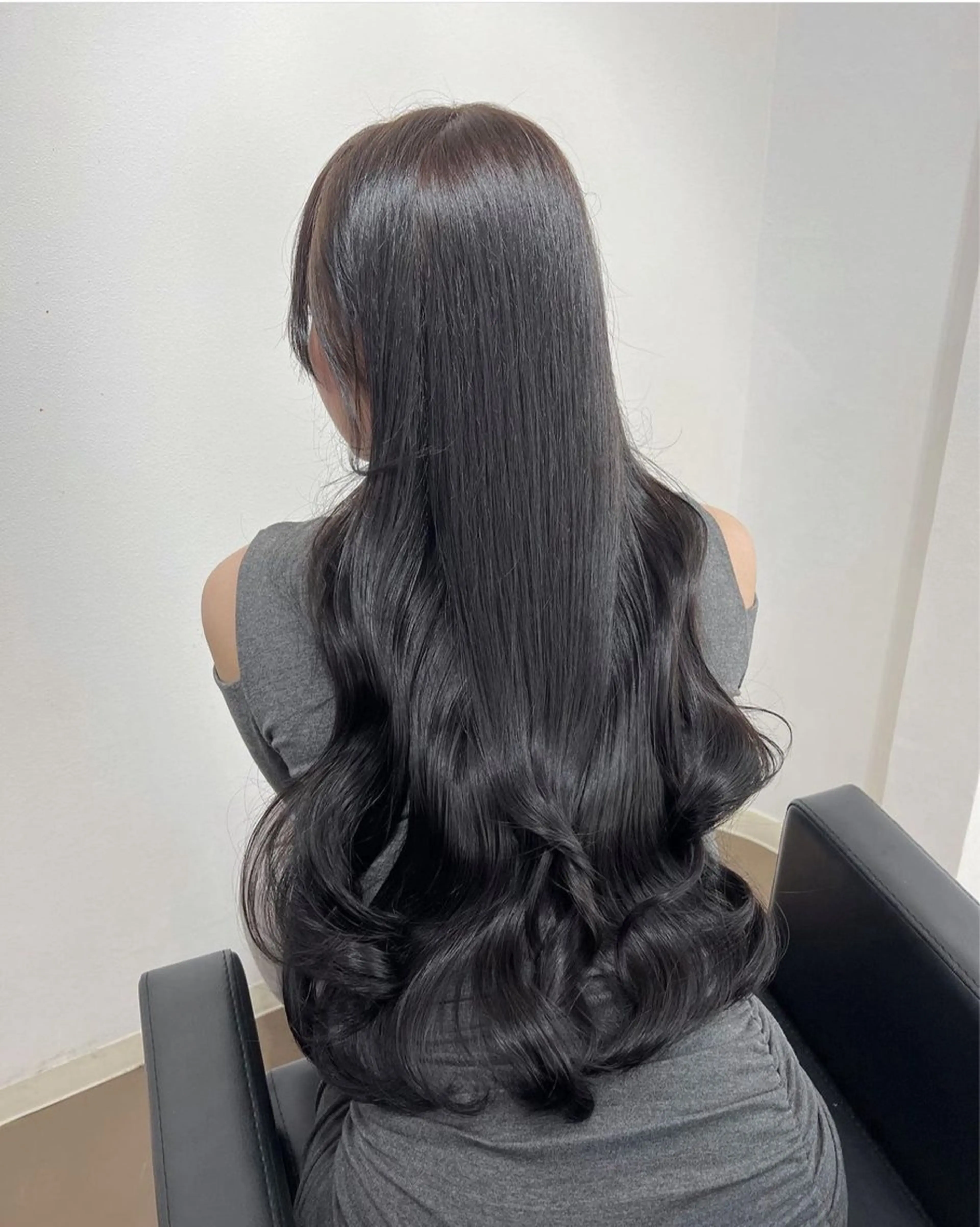 ロング カラー 透明感カラー グレージュ 韓国風ヘア レイヤーカット 神戸ボブ✂️ ioe三宮/田 伸佳のヘアスタイル