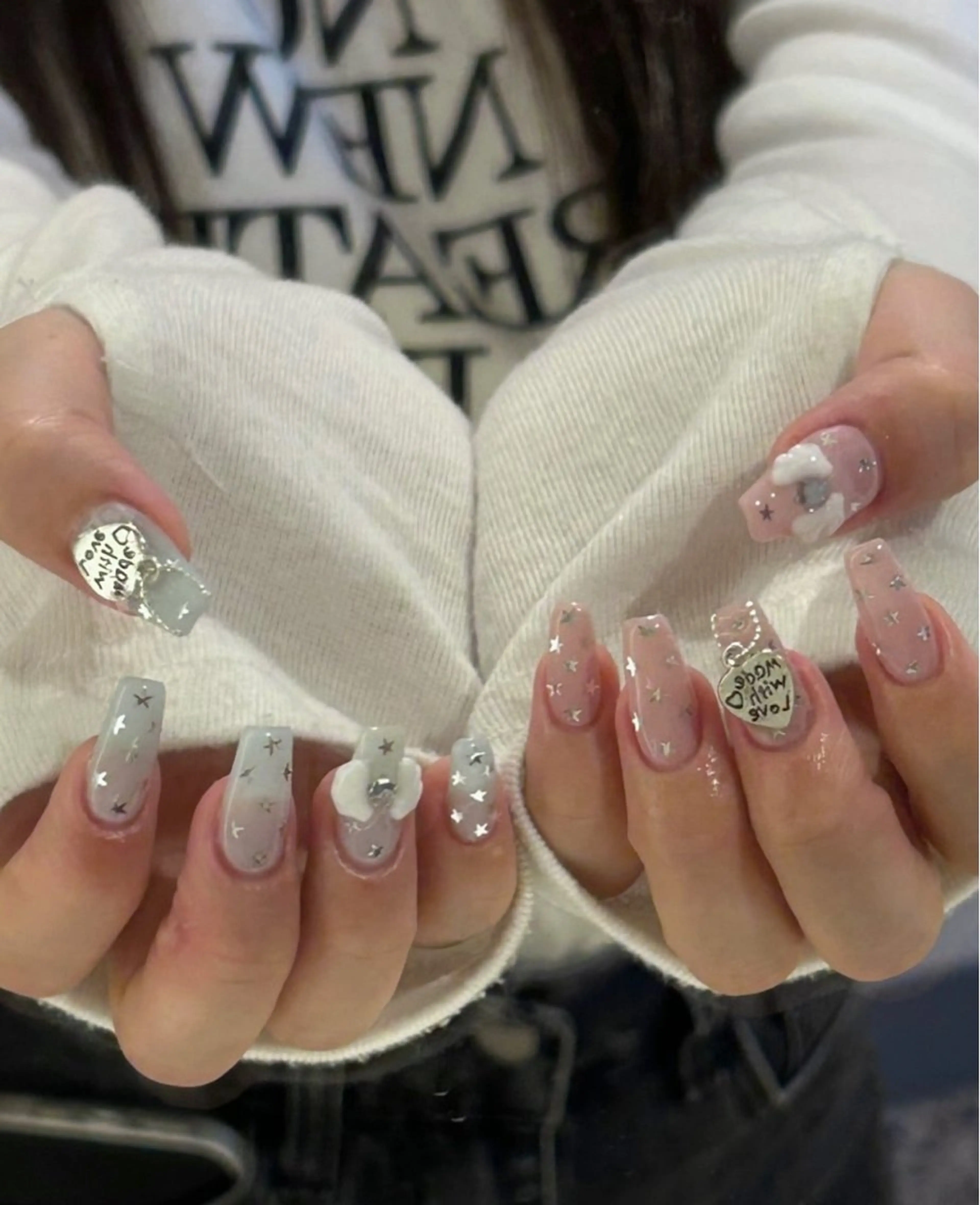 ネイル 長さ出し グラデーション キラキラネイル 韓国ネイル ラメ(グリッター) ハンドネイル ハンドケア Chisa Nail Studio所属・リ リのネイルデザイン