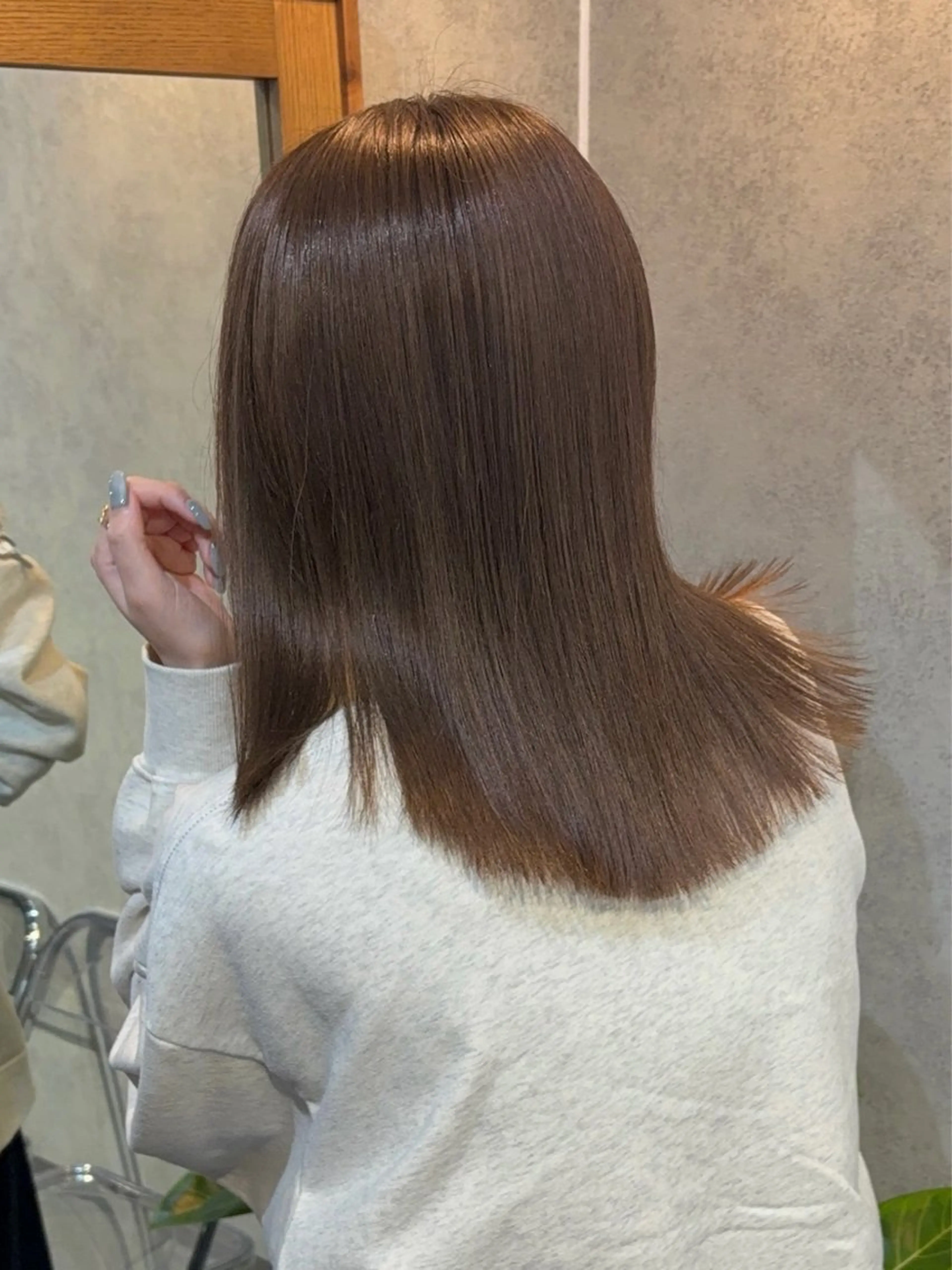 ミディアム カット ヘアカラー トリートメント 赤みオフの透明感職人 /ケア重視の美髪施術のヘアスタイル