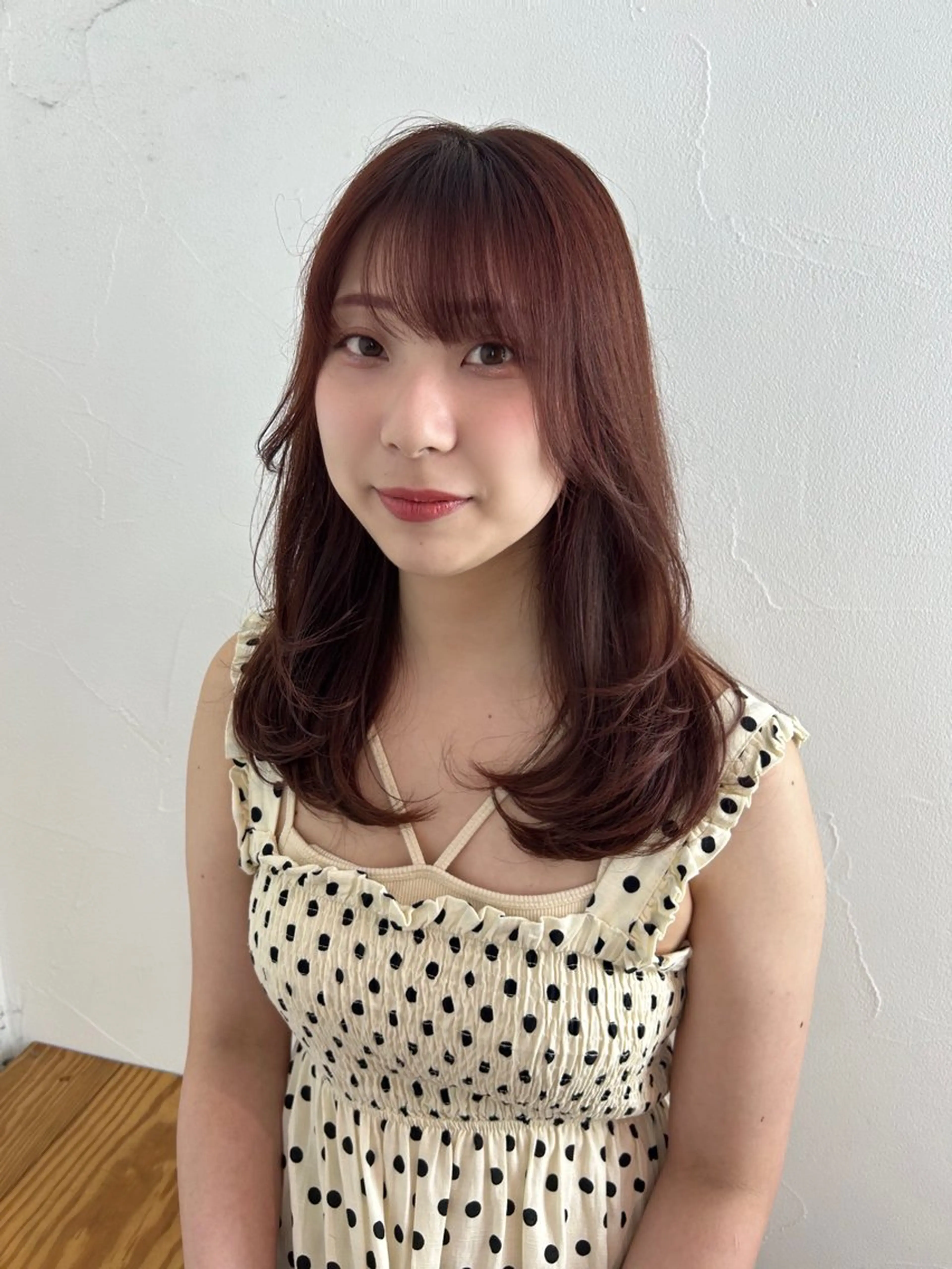 セミロング レイヤーカット エミリ / オリーブカラーのヘアスタイル