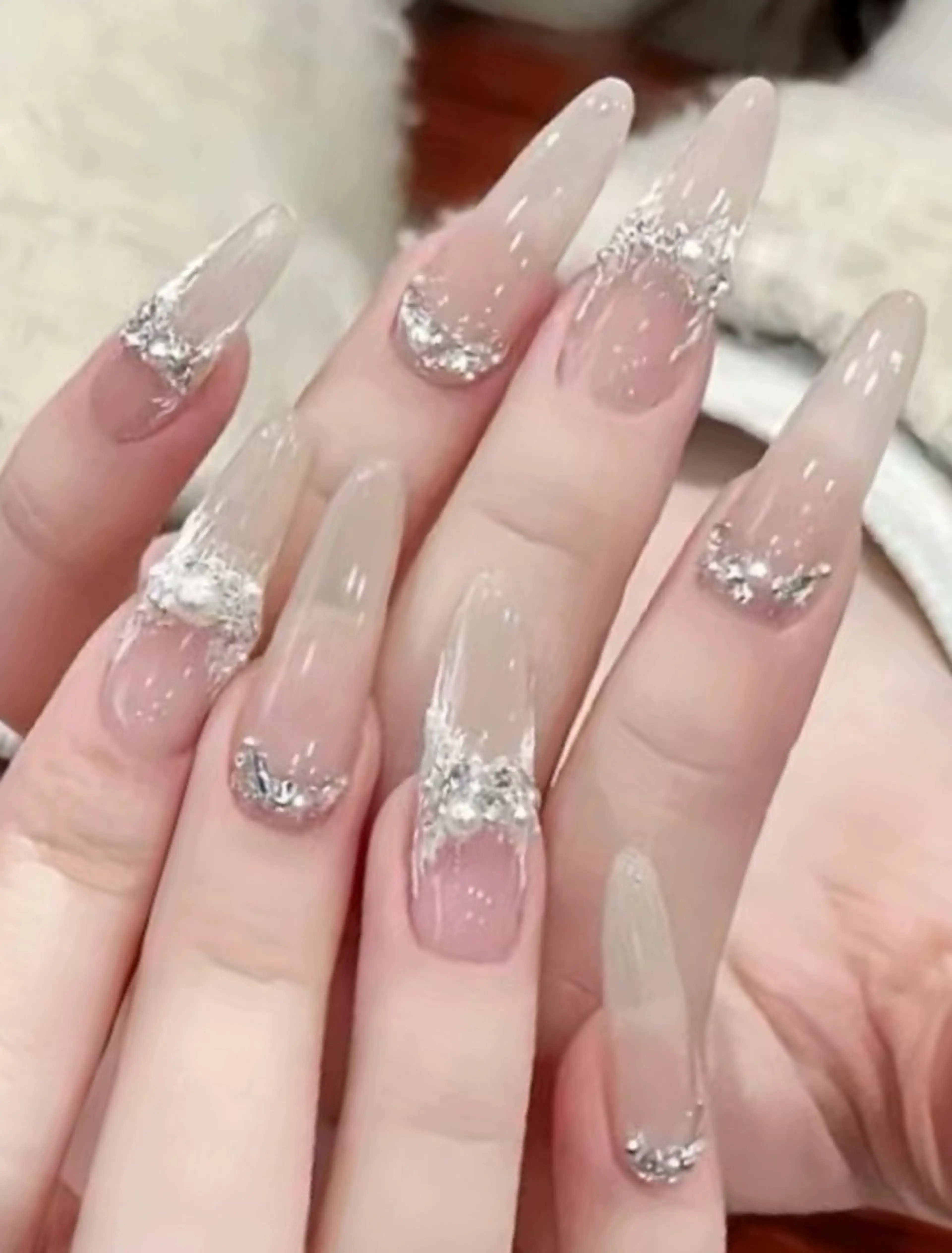 ロング フローラネイルエステ所属・Nail Nailのネイルデザイン