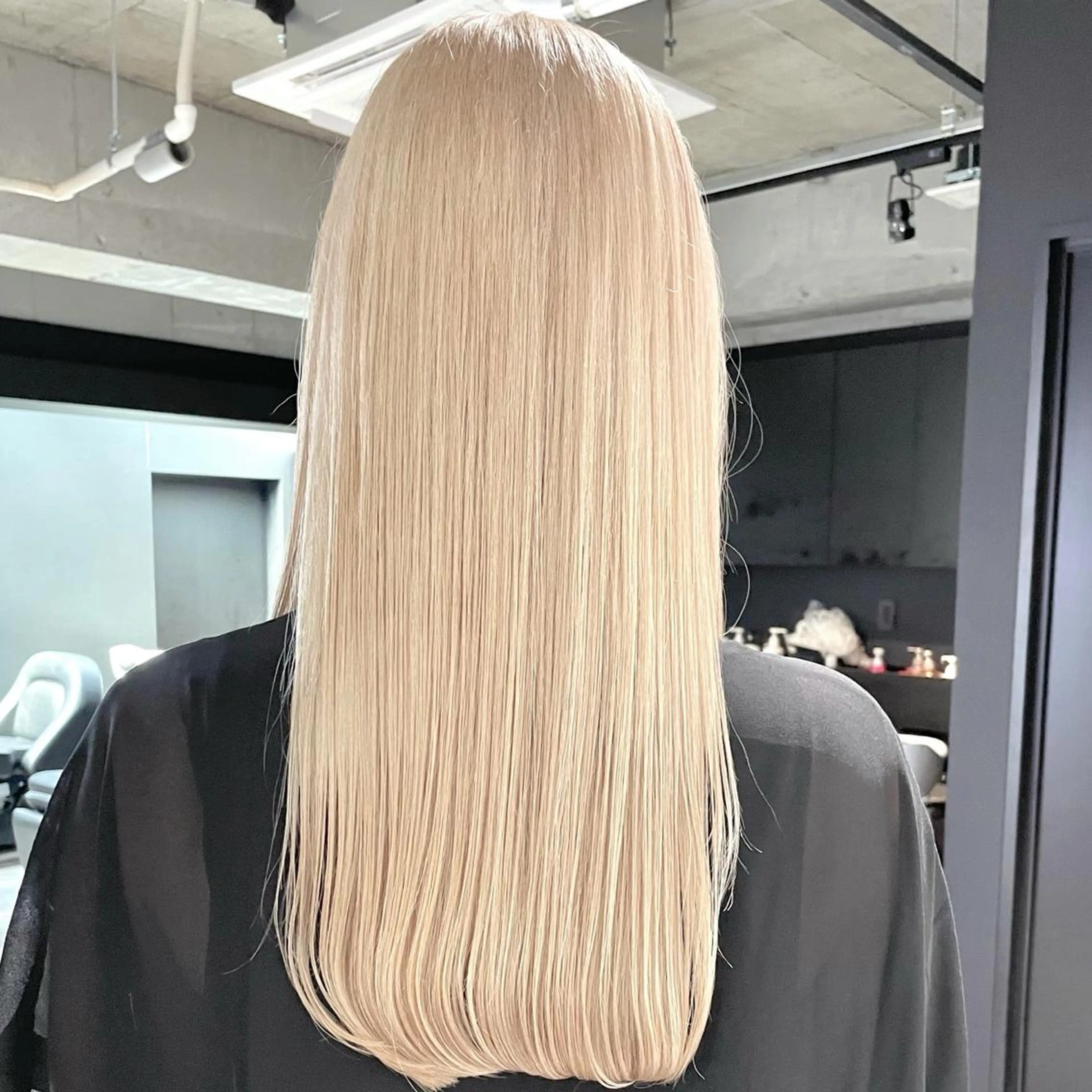 ロング カラー ベージュカラー ハイトーンカラー ハイトーンベージュ ヘアカラー トリートメント MiL所属・✨ハイトーン✨ 濱田知孝のヘアスタイル