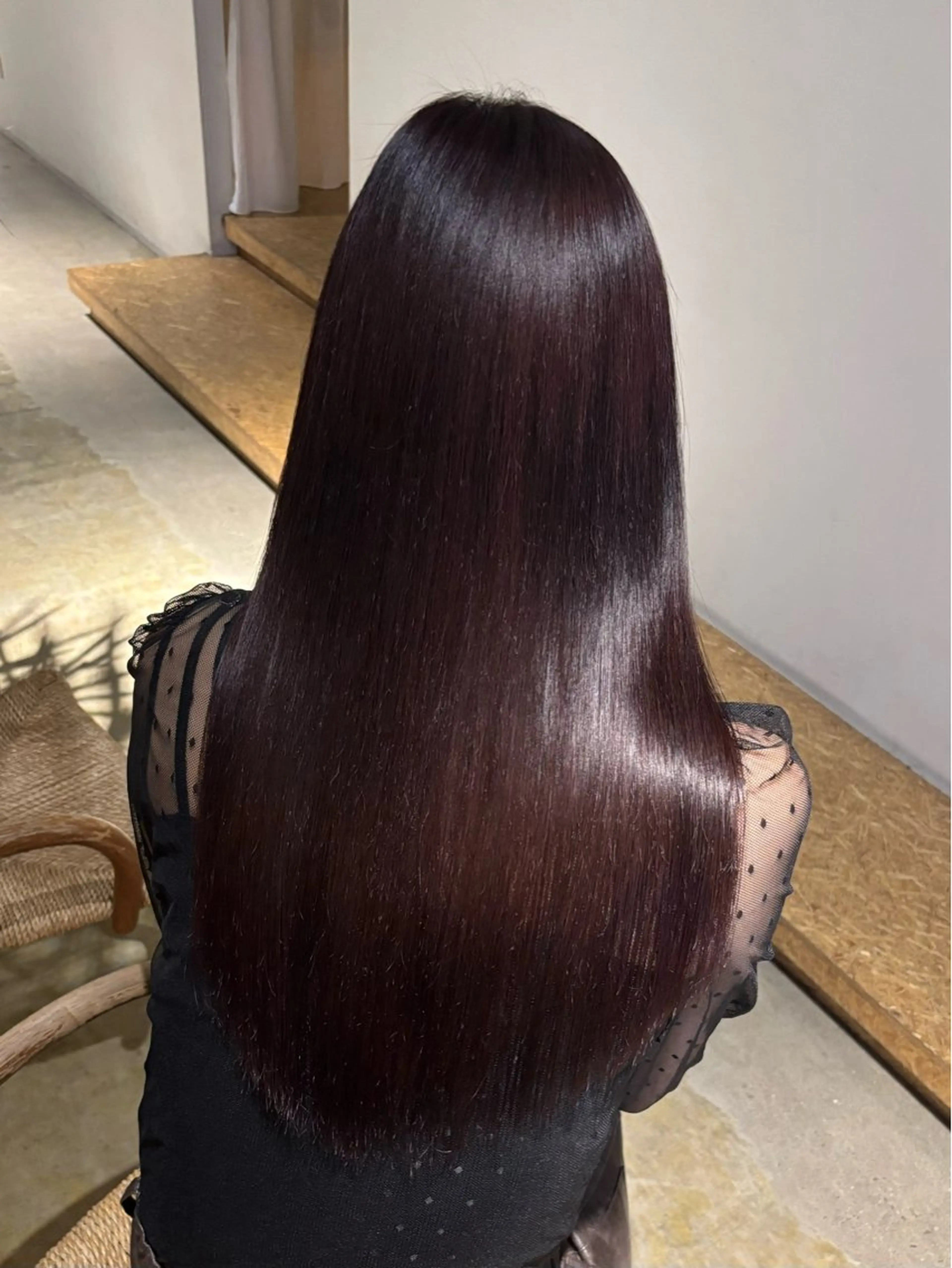 ロング カラー ブリーチ カシス ダブルカラー ブリーチなしカラー レッドカラー ヘアカラー トリートメント えんぐちとも／透明感 カラー／博多ボブのヘアスタイル