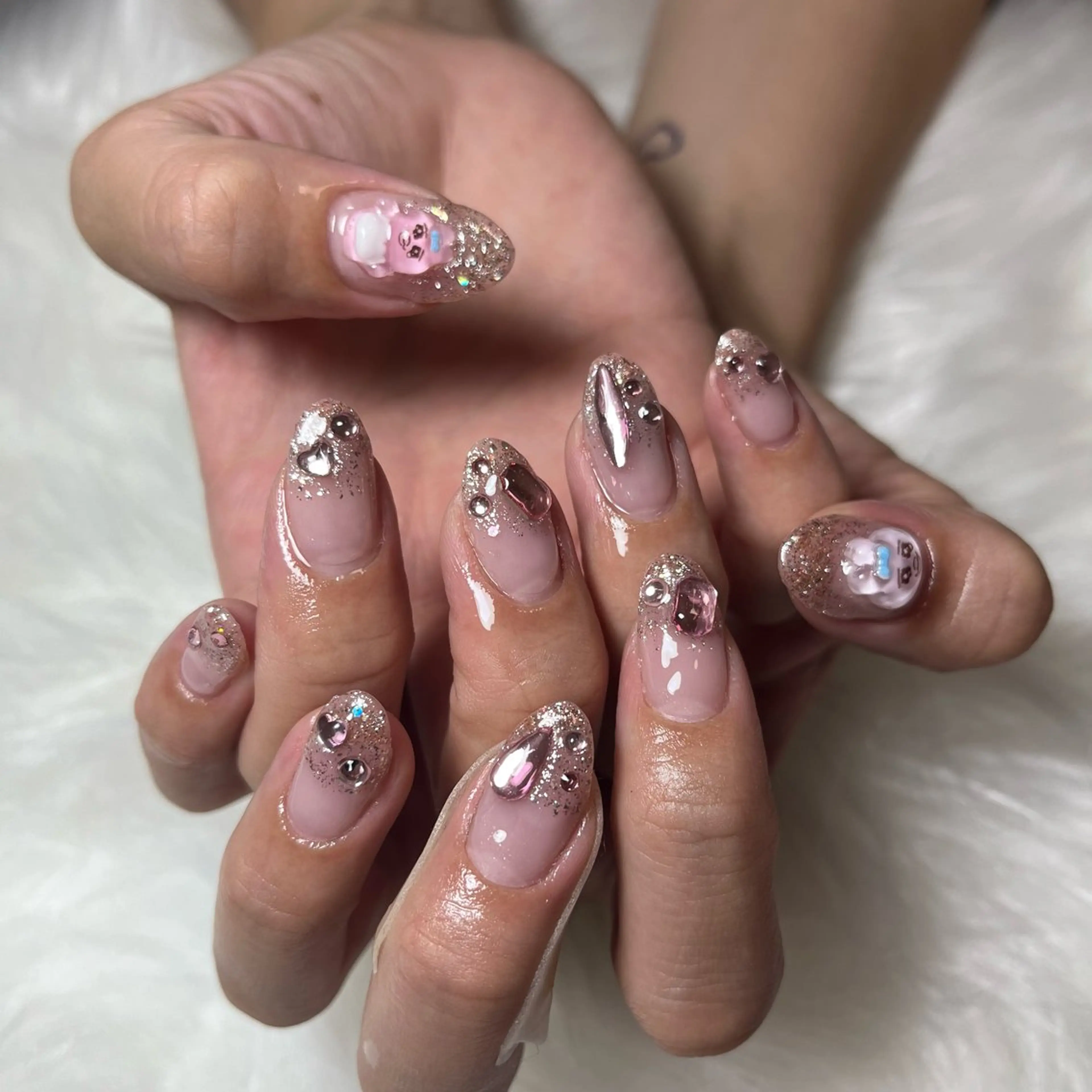 ネイル シュシュ 🎀 girly nailのネイルデザイン