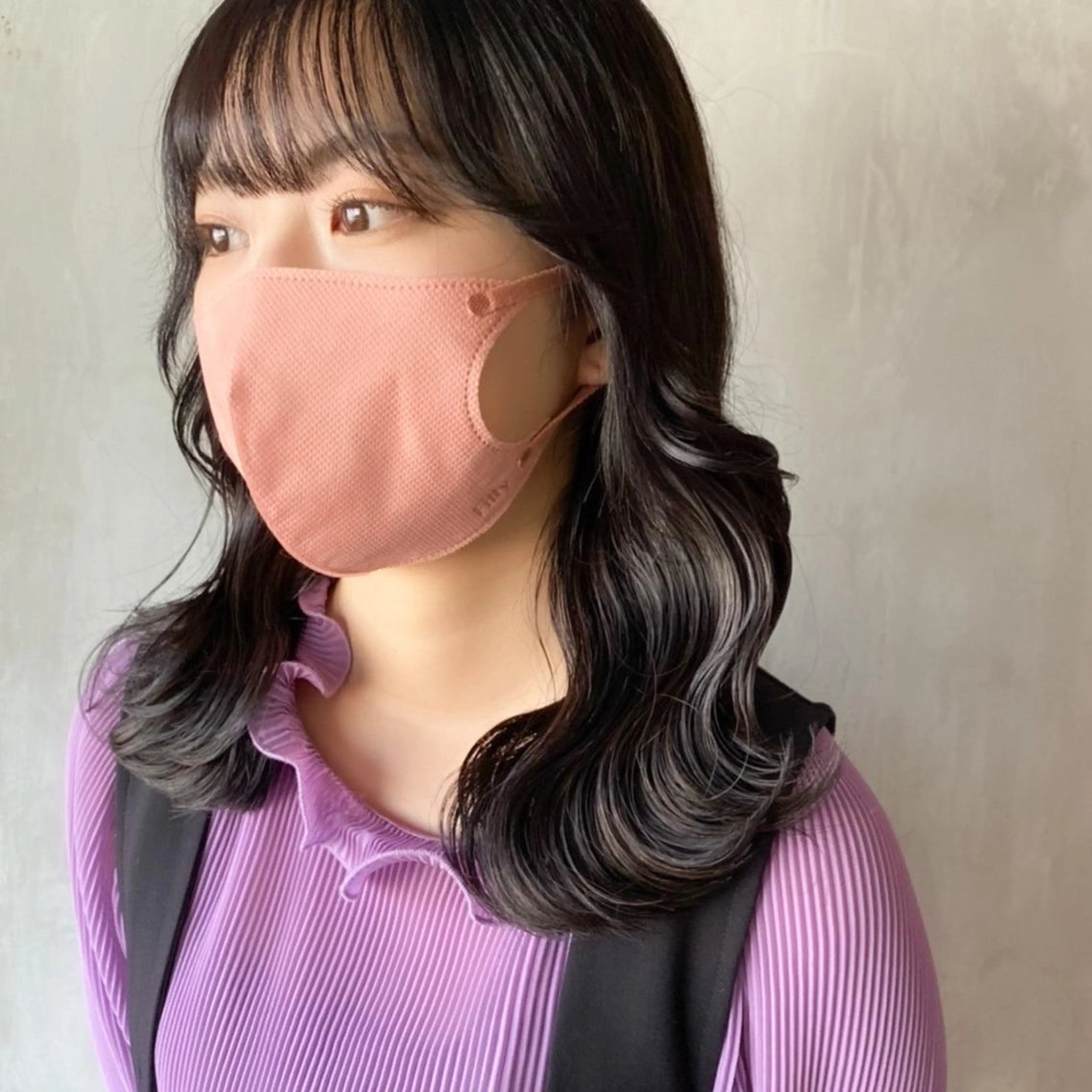 ミディアム カラー 黒髪 ブルーカラー ブルーブラック 韓国風ヘア ヘアカラー トリートメント Life salon SAKURAのヘアスタイル