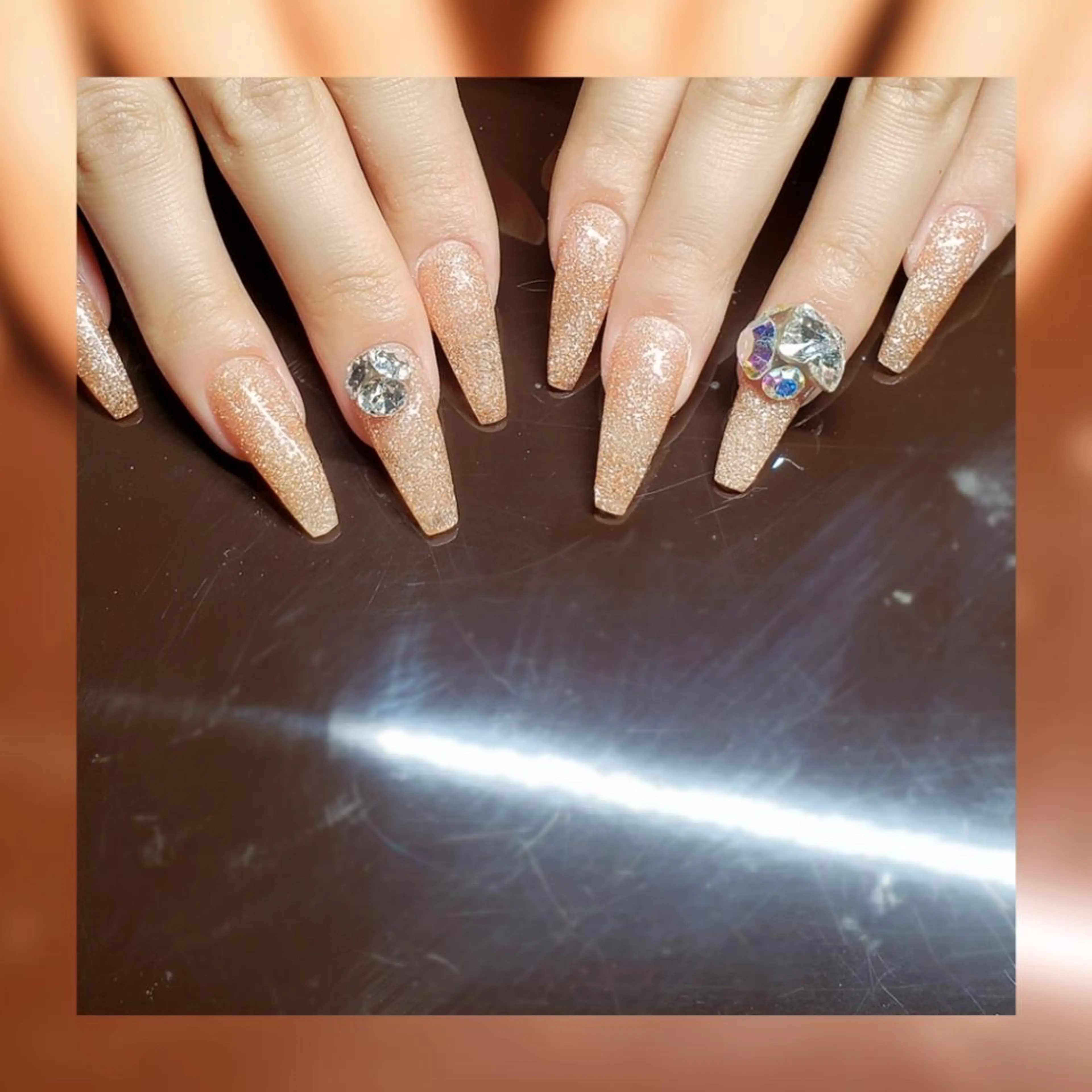 ネイル セミロング ストーンネイル ハンドネイル クロキ 。のネイルデザイン