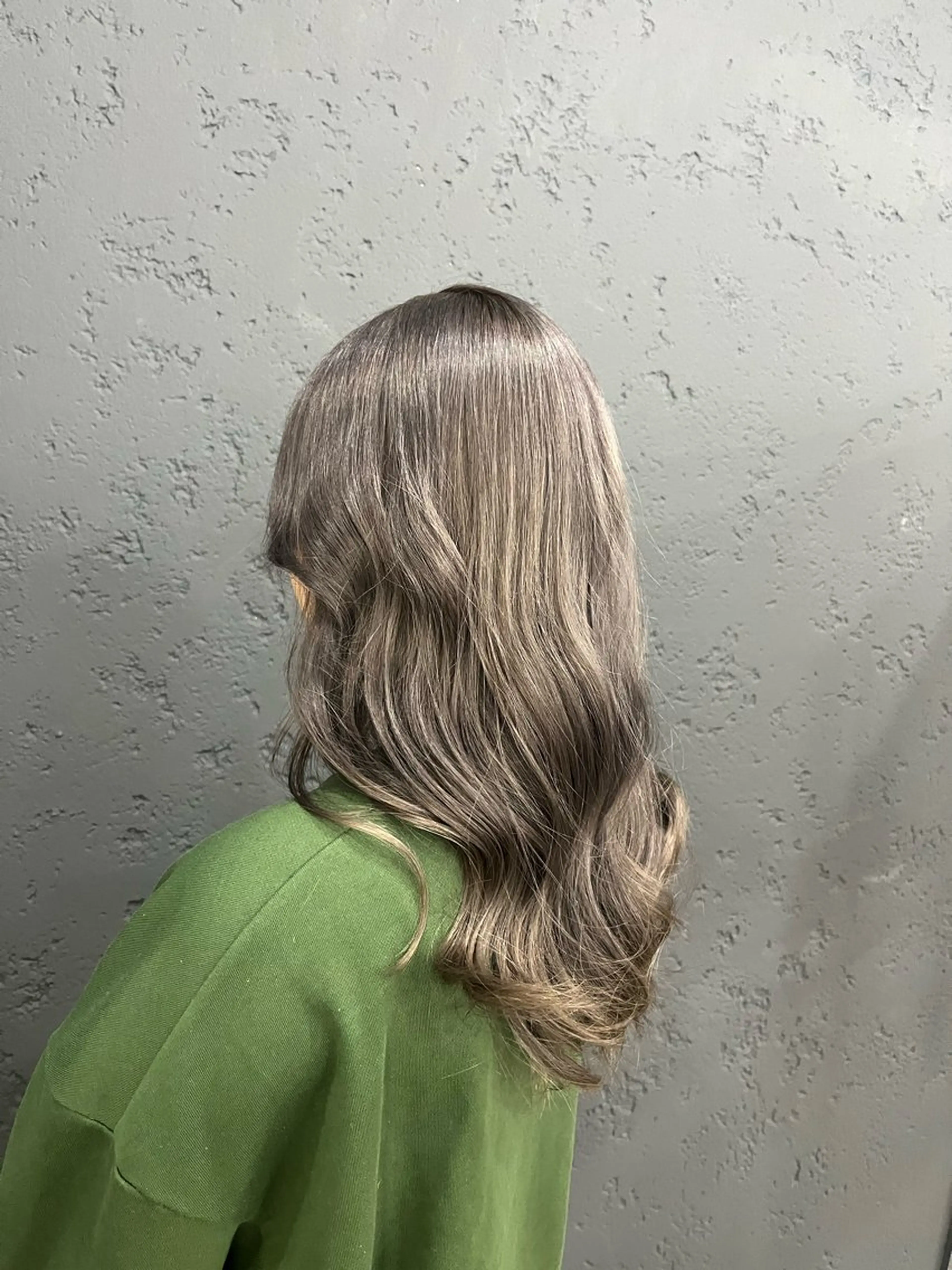 ロング カット ヘアカラー トリートメント ハイトーンケアカラー コト👱🏻‍♀️のヘアスタイル