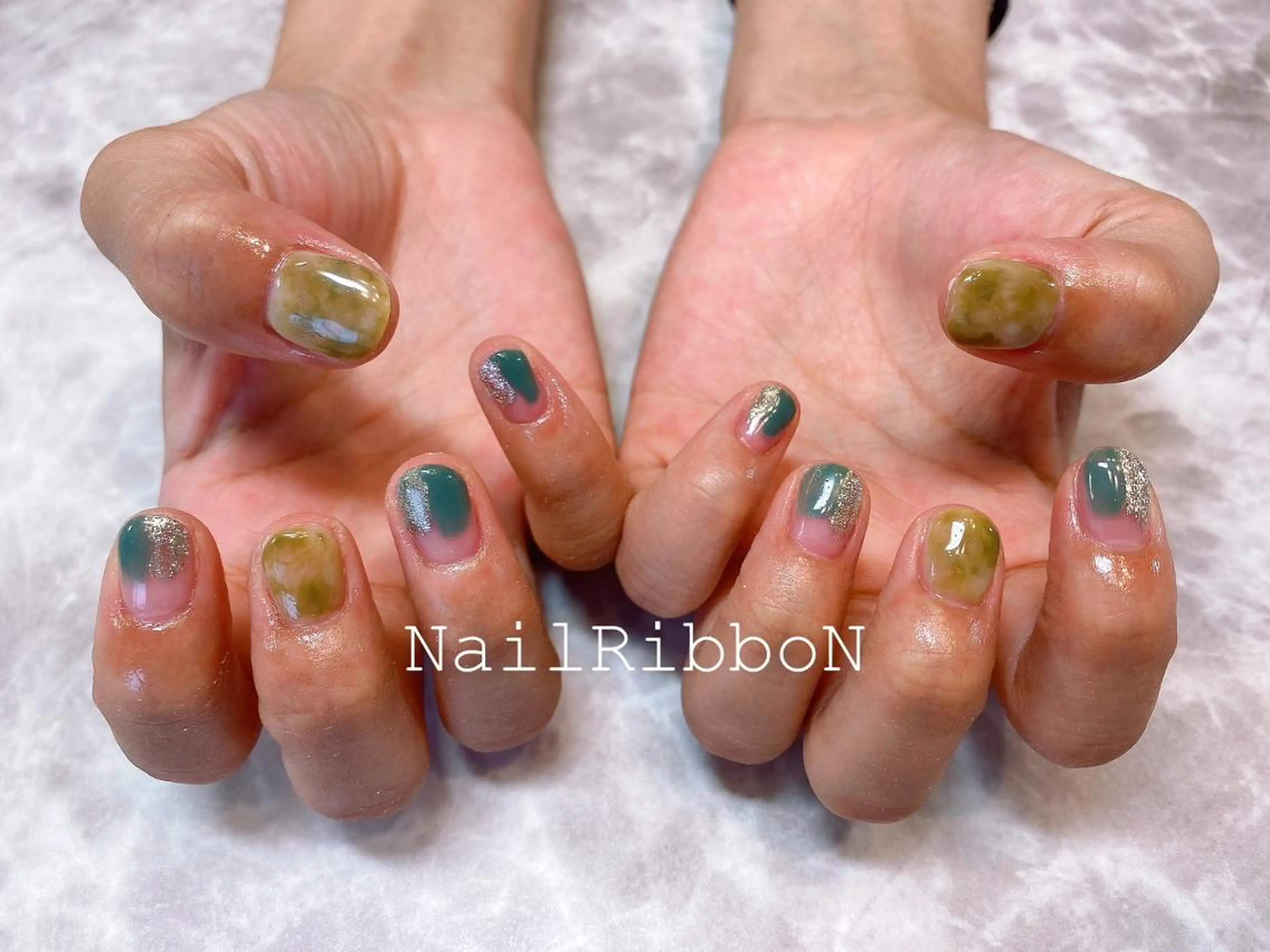 ネイル ネイルリボン 受付スタッフのネイルデザイン