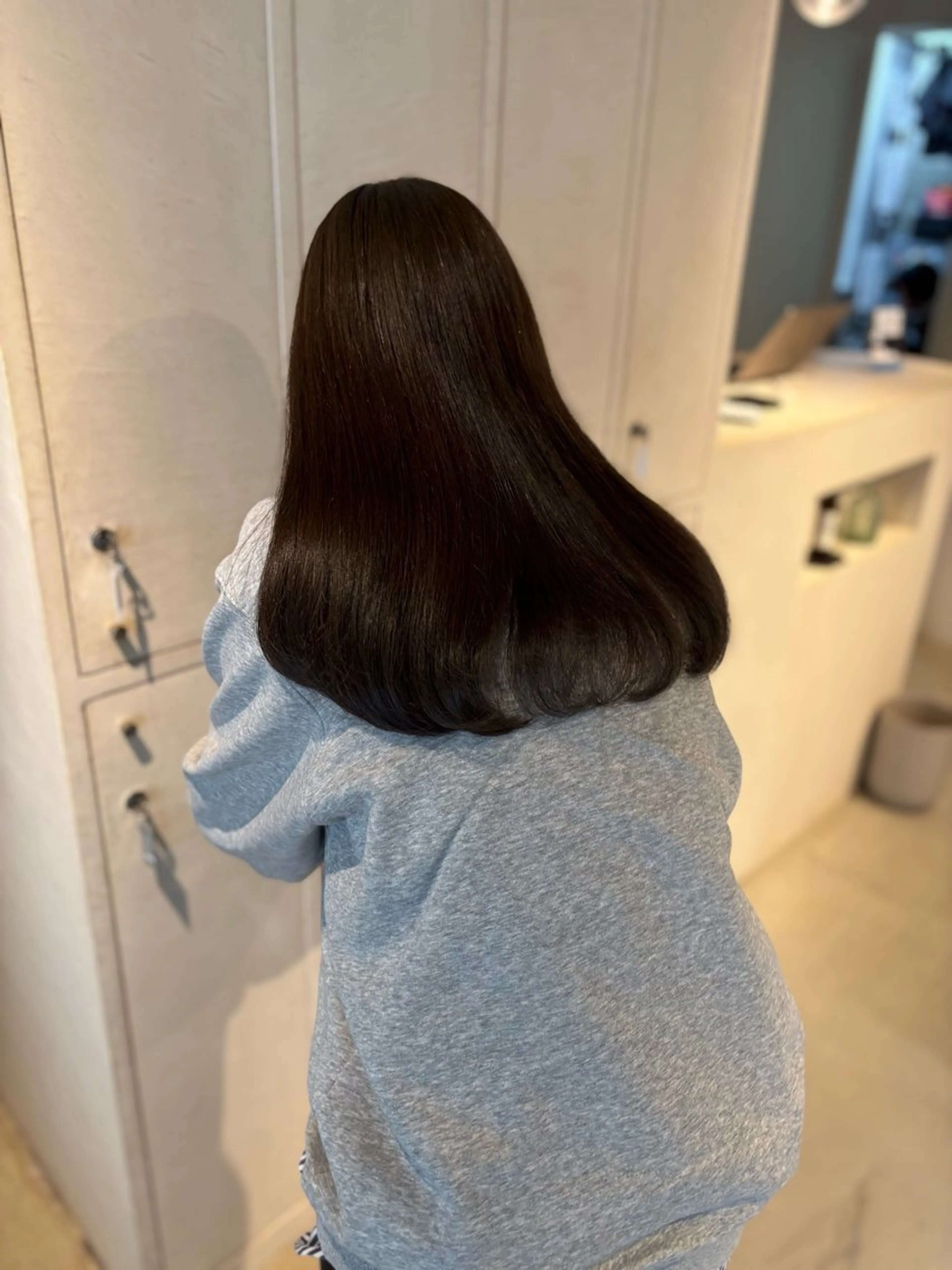 セミロング ヘアカラー トリートメント akira𝜗𝜚 ꙳.*‬透明感カラーのヘアスタイル