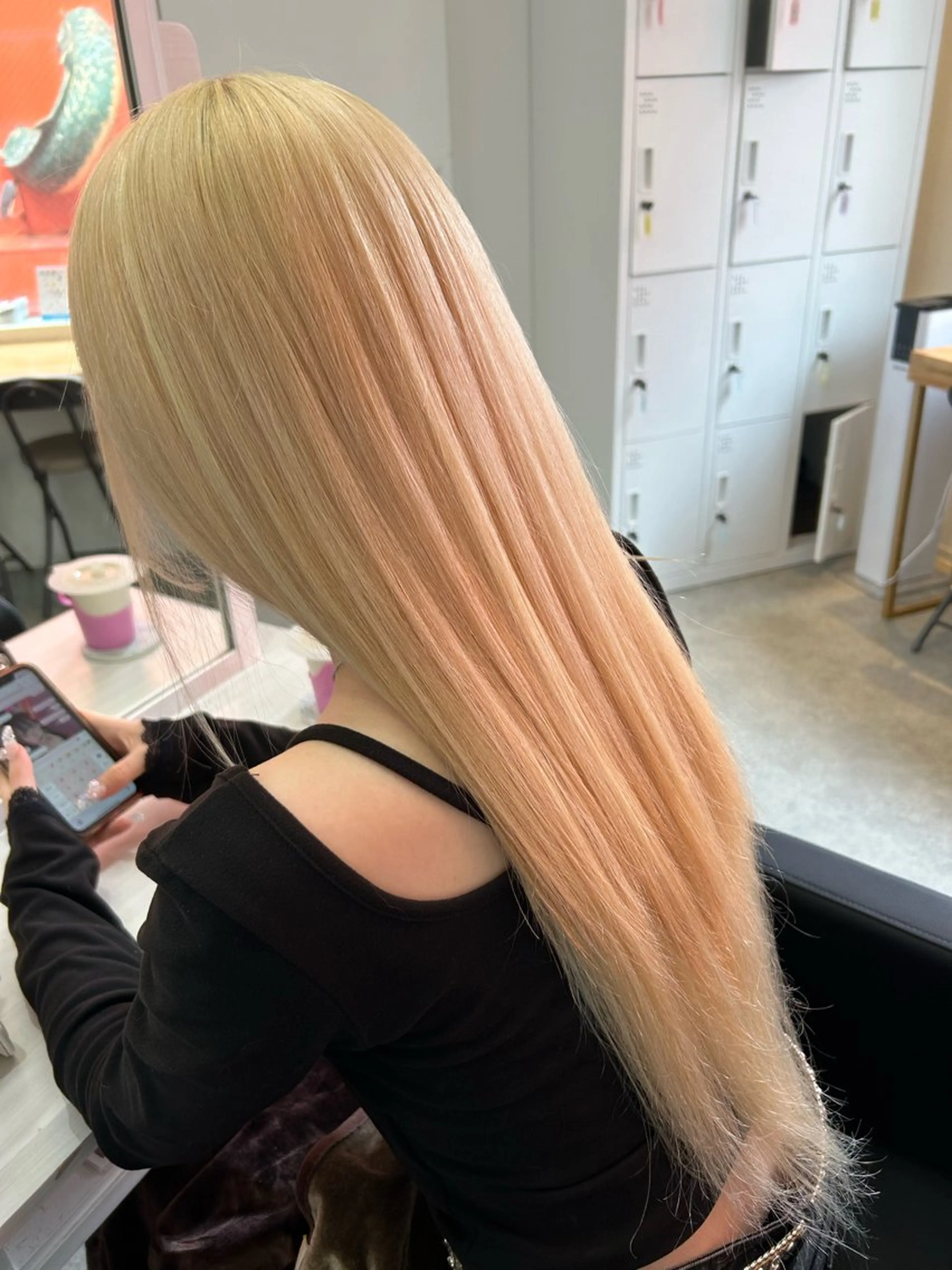 ロング カラー シールエクステ バレイヤージュ ベージュカラー ブリーチ 抜きっぱなしブロンド alpha. カラーエクステ下妻のヘアスタイル