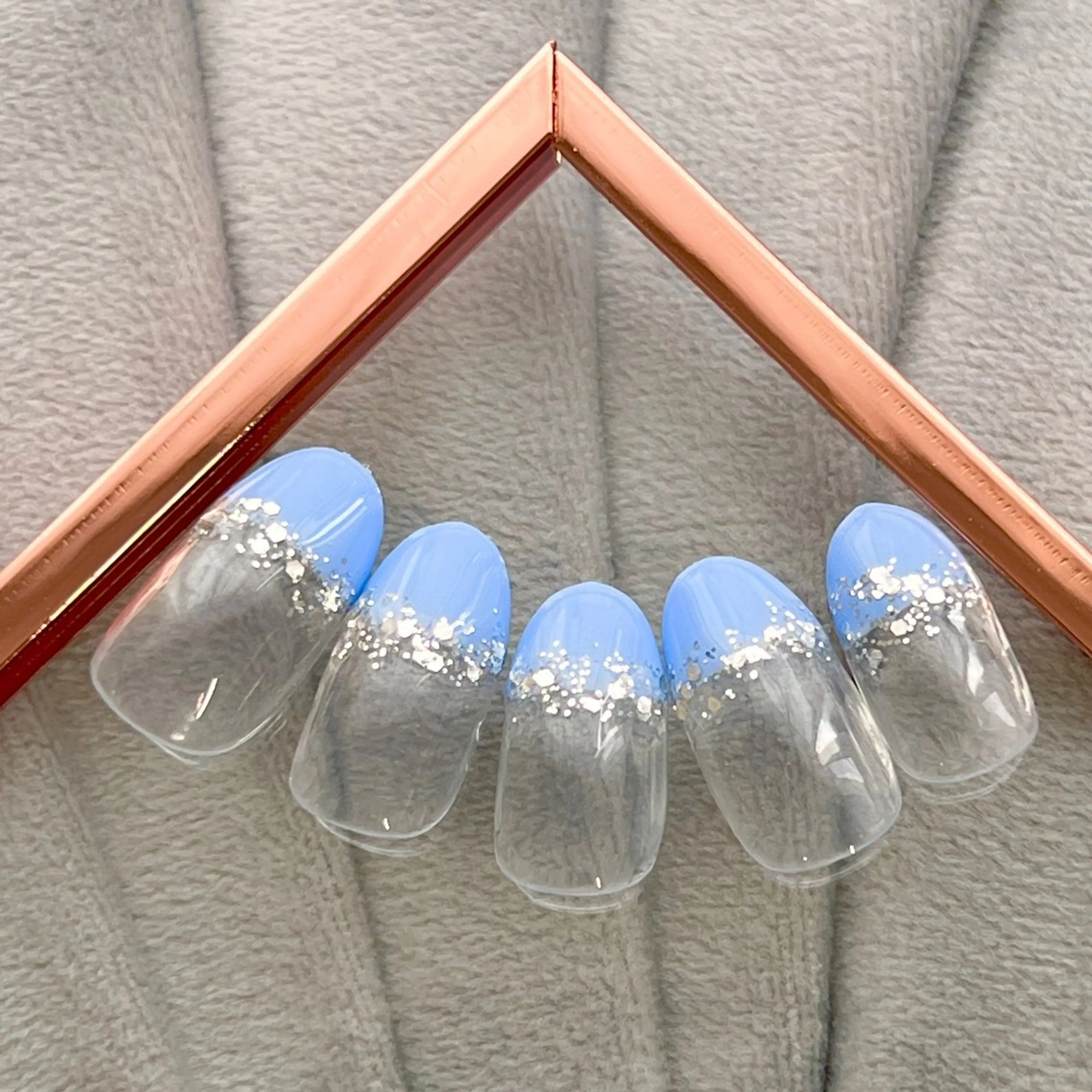 〈オフ込み〉ななめフレンチorストレートフレンチ。ラメがけやストーンでのワンポイントもOK。ドライケア込み。の写真