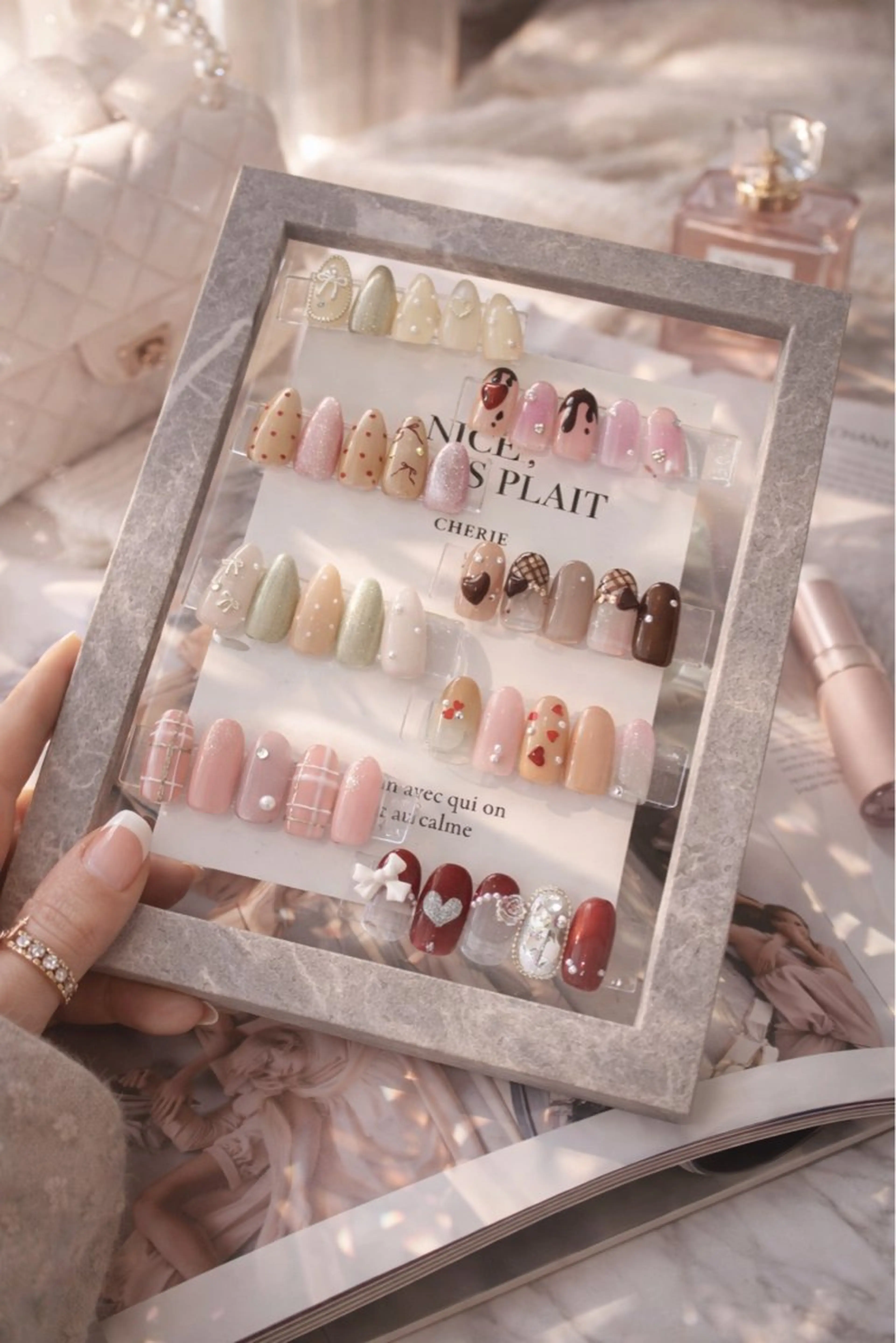 《hand》オフ無料/パラジェル無料 バレンタインネイルの写真