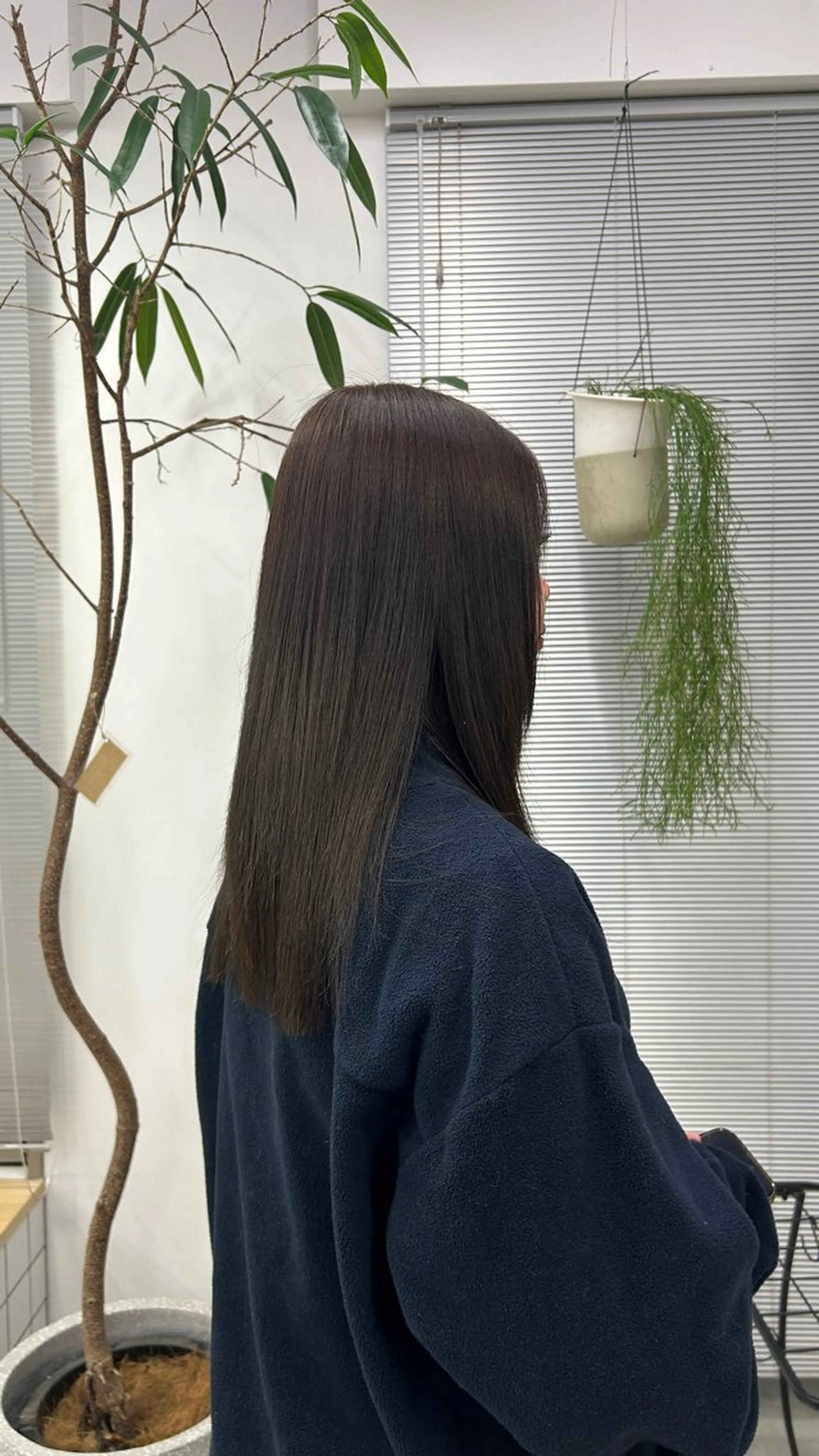 髪質再生カラー✨髪の毛を内側から強くして手触りパサつきが抑えられます！の写真