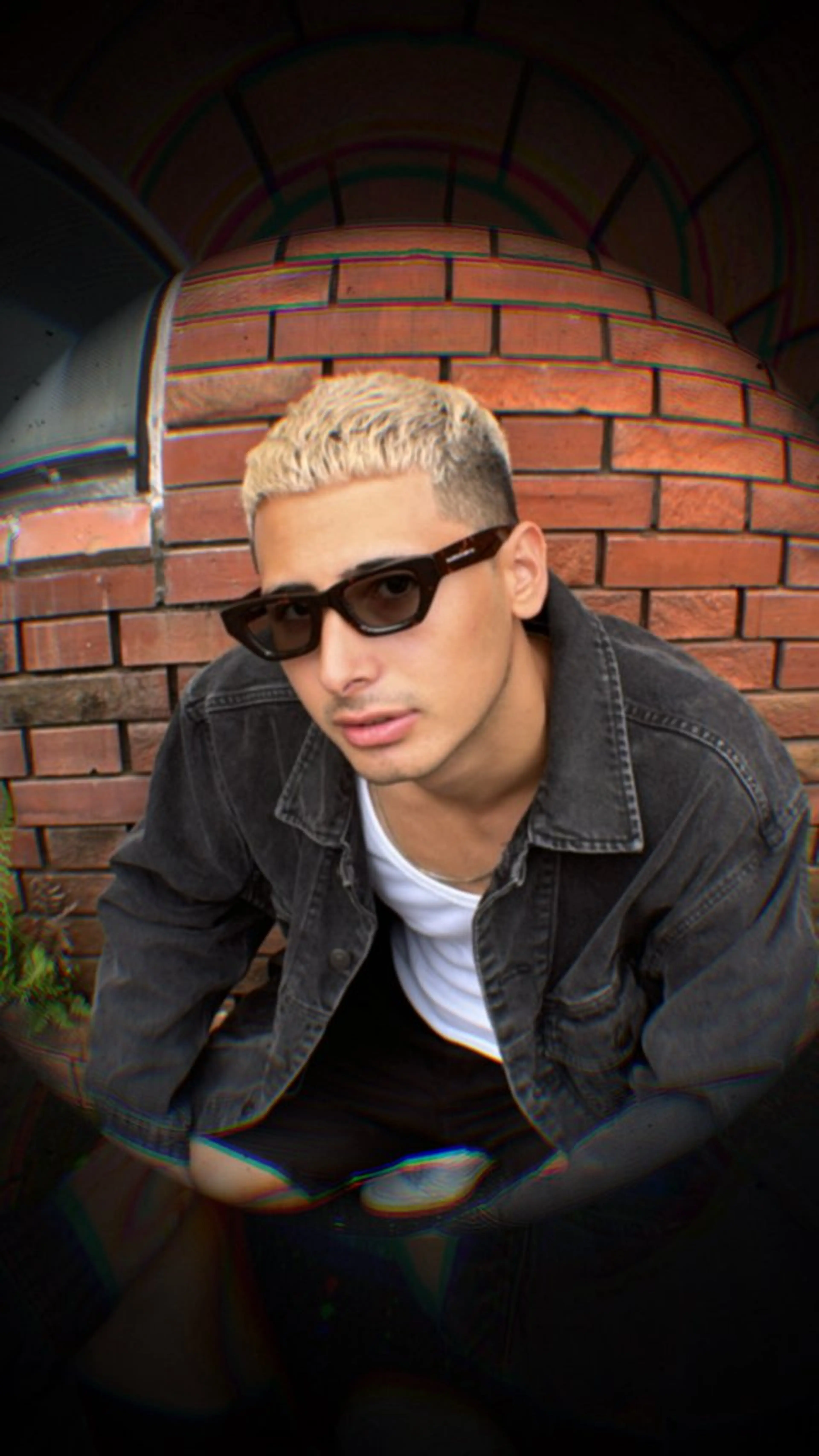 カラー メンズ メンズブリーチ フェードカット スキンフェード ブリーチ スキンフェード/パー マ/須田陸斗のヘアスタイル