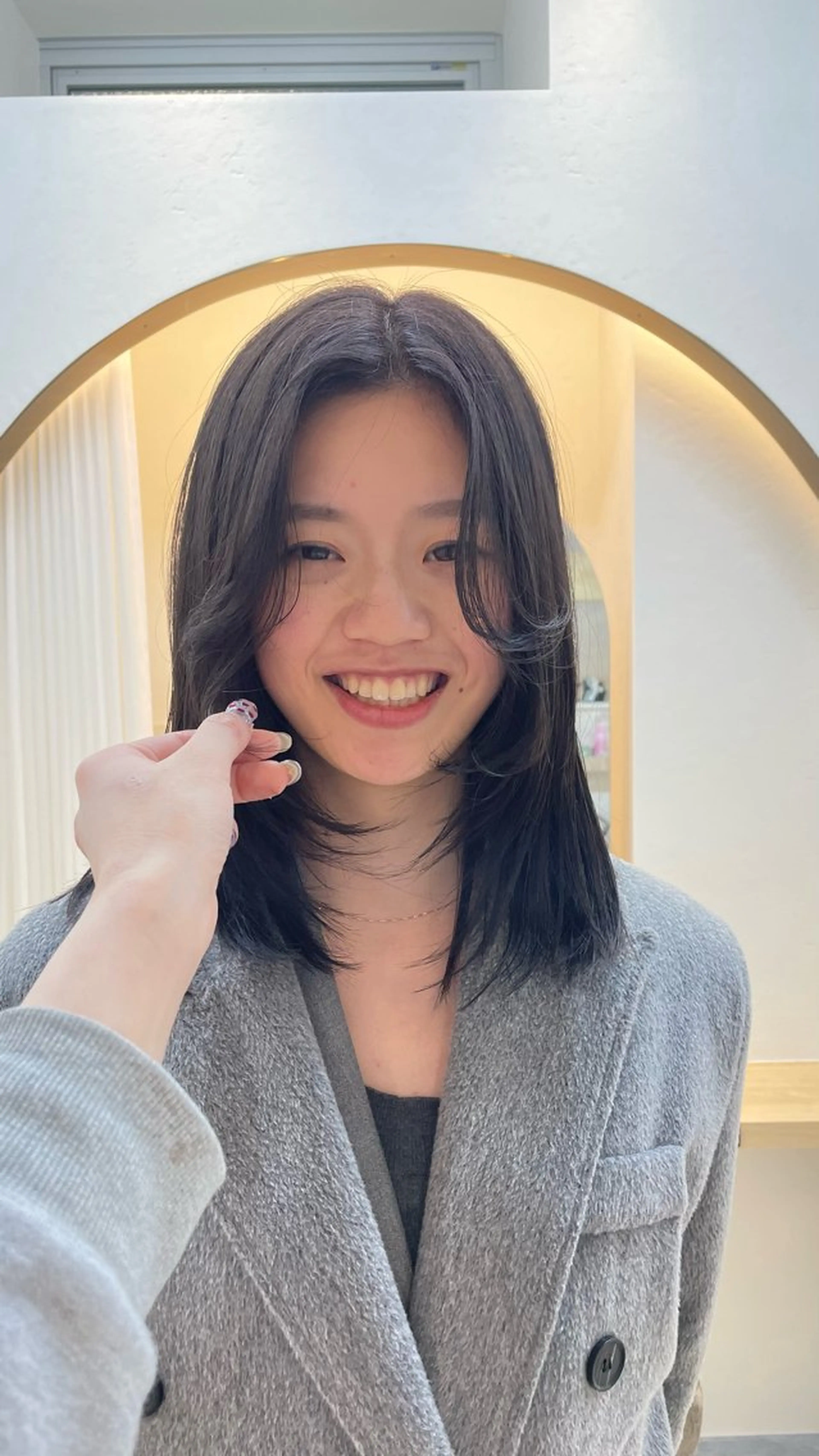 ミディアム カラー ベージュ/透明感/ 桃子🎀のヘアスタイル