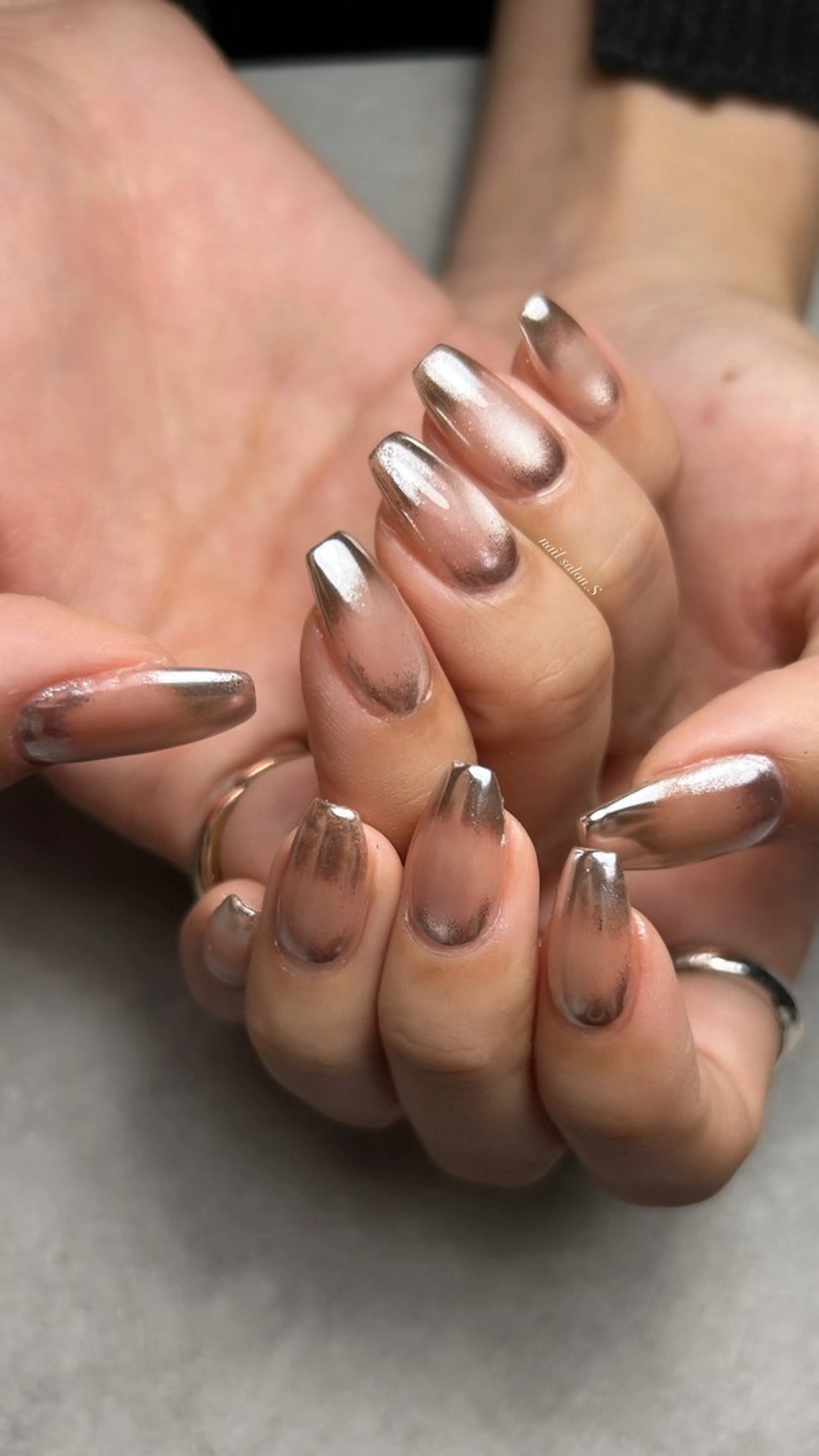 ネイル ジェルネイル マグネットネイル マグネットワンカラー ミラーネイル 持ち込み ハンドネイル 関山 志乃のネイルデザイン