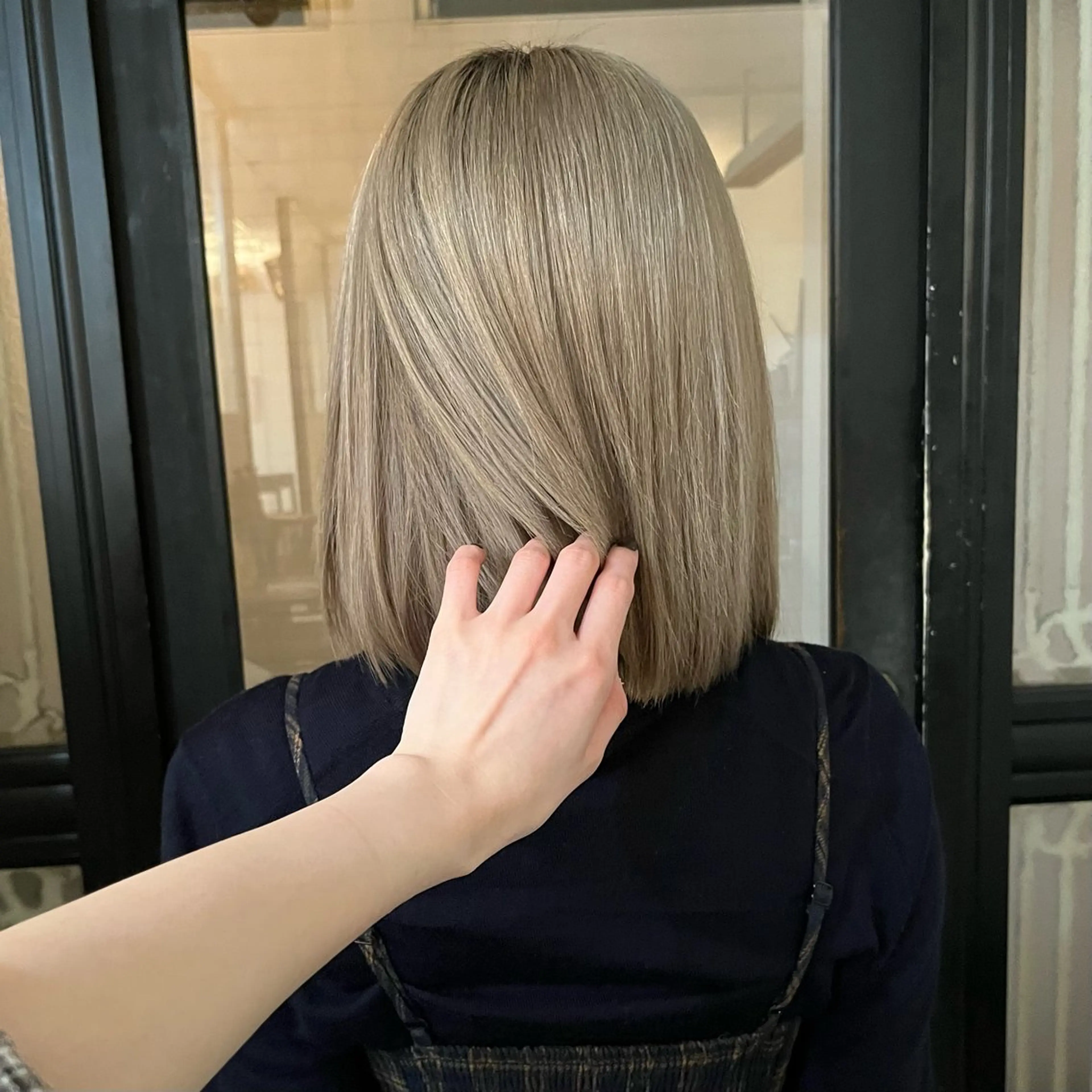 ショート カラー ベージュカラー ブリーチ グレージュ ホワイトベージュ レイヤー/ベージュ mikuのヘアスタイル