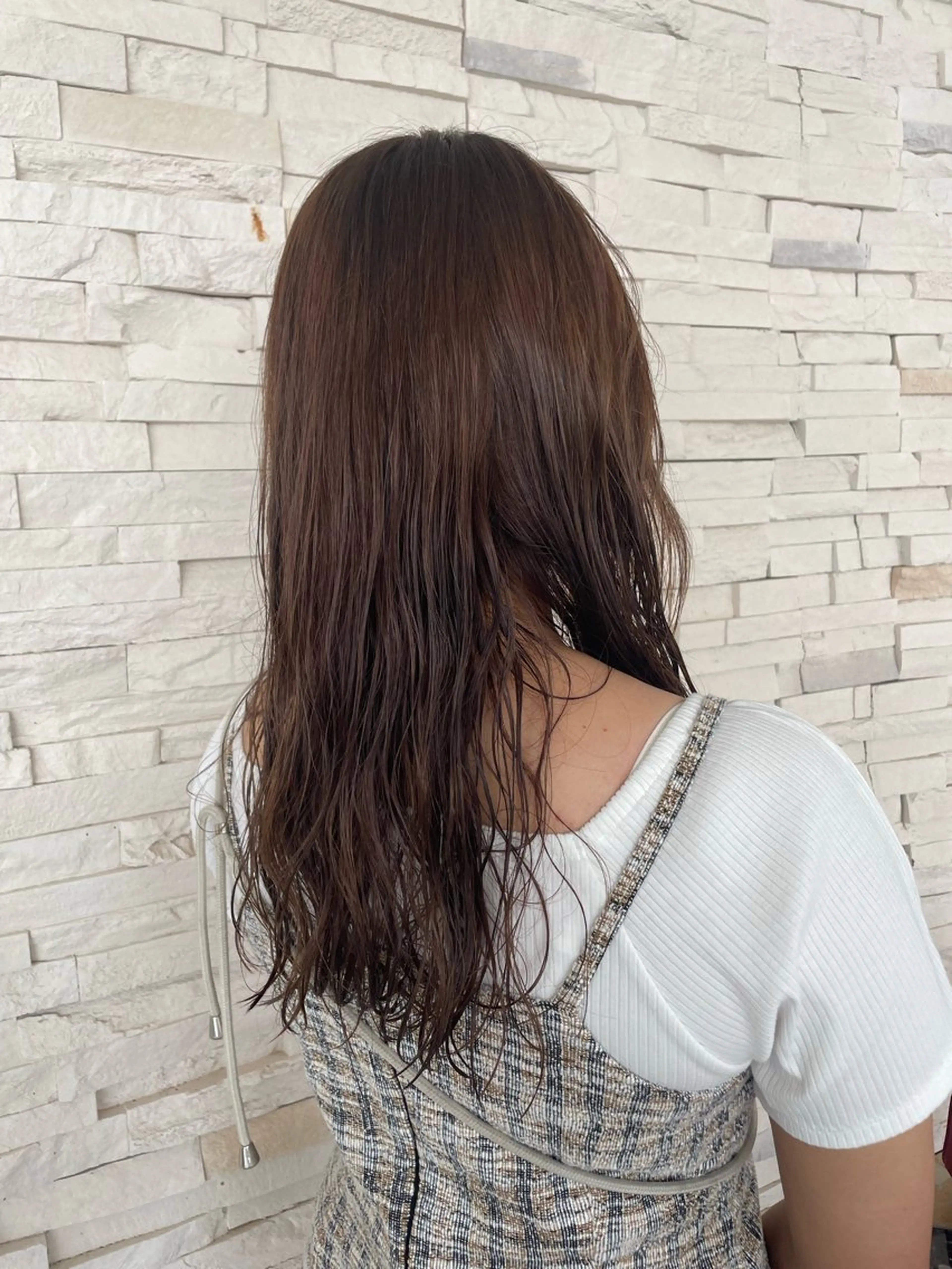 ロング パーマ ロング カット ヘアーメイクデビュー所属・新里 涼花のヘアスタイル