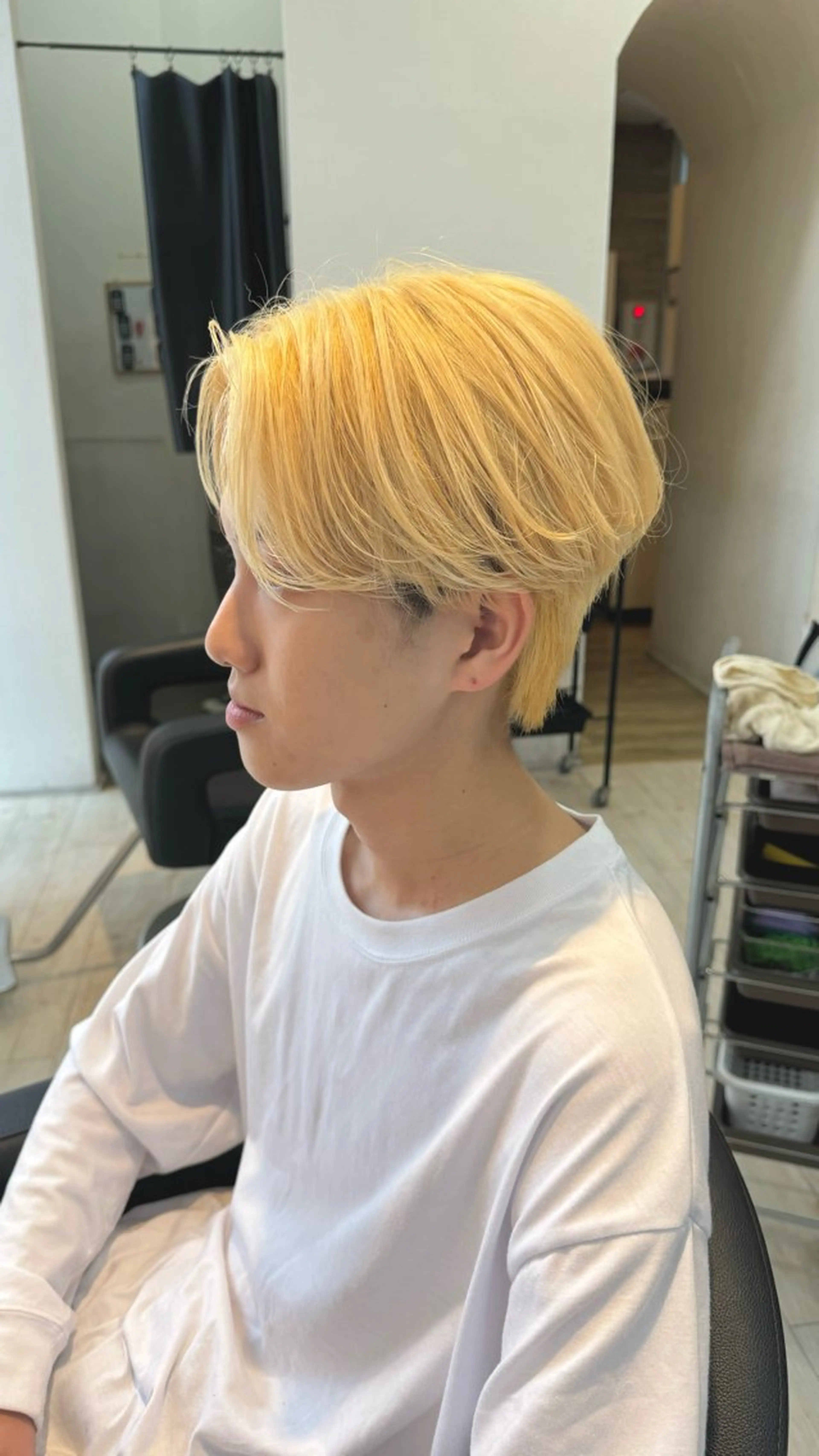 カラー メンズ メンズブリーチ ブリーチ ブロンド ヘアカラー トリートメント 有働由良／ハイトーン ／韓国メンズヘアのヘアスタイル