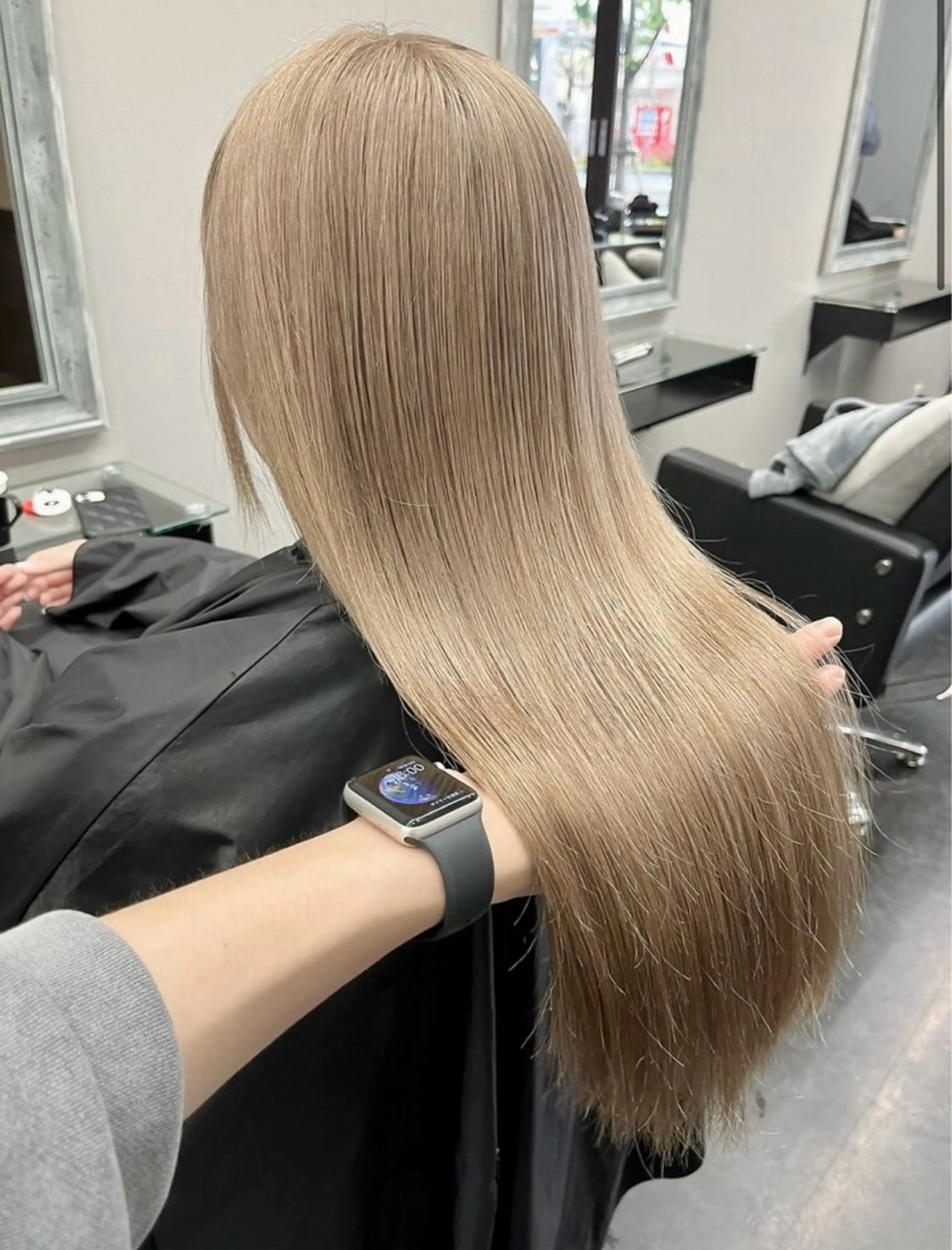 セミロング BALE所属・祥華(さちか)／透 明感カラー／髪質改善のヘアスタイル