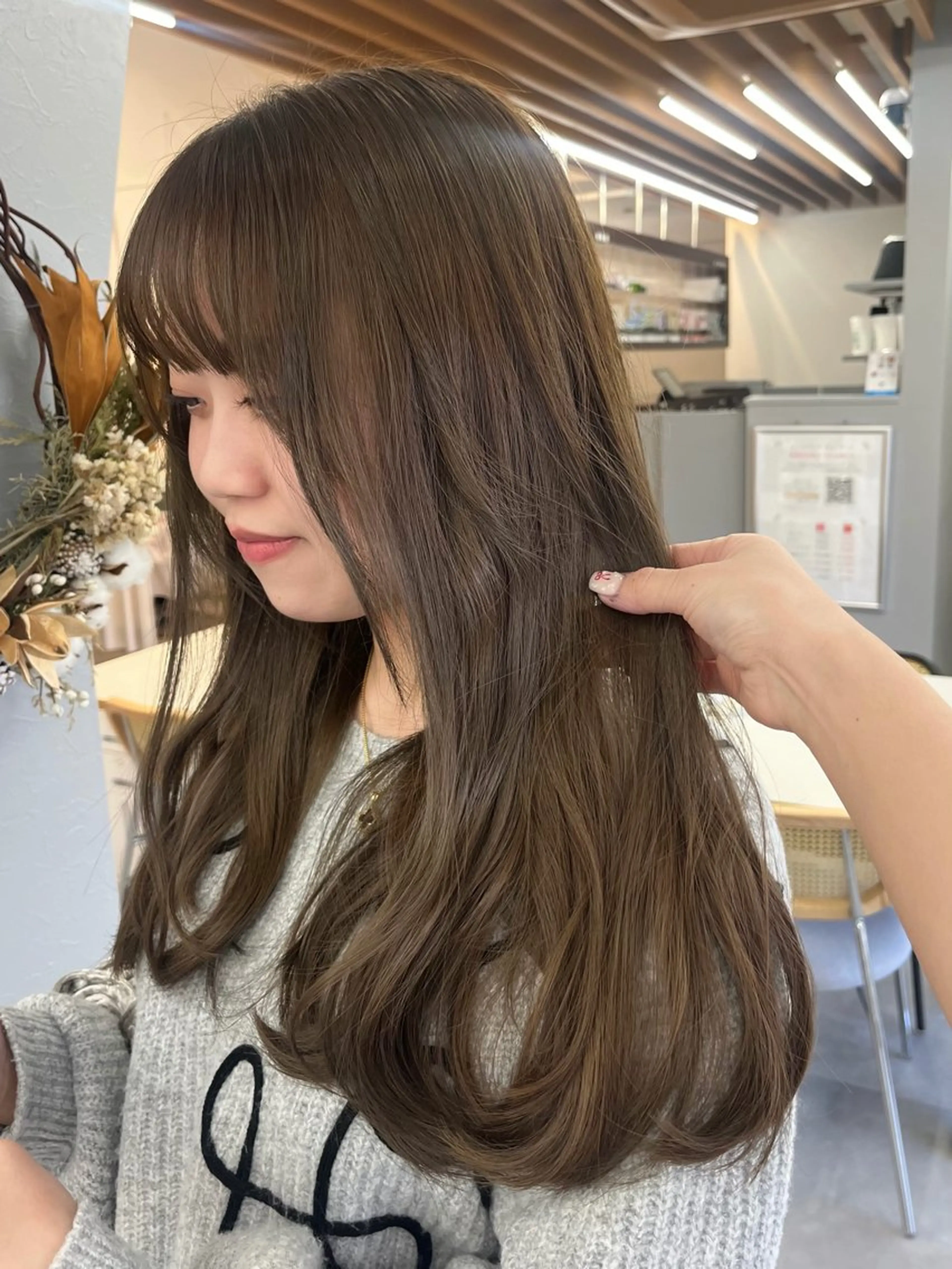 ロング カラー ベージュカラー オリーブベージュ 駒場 まといのヘアスタイル