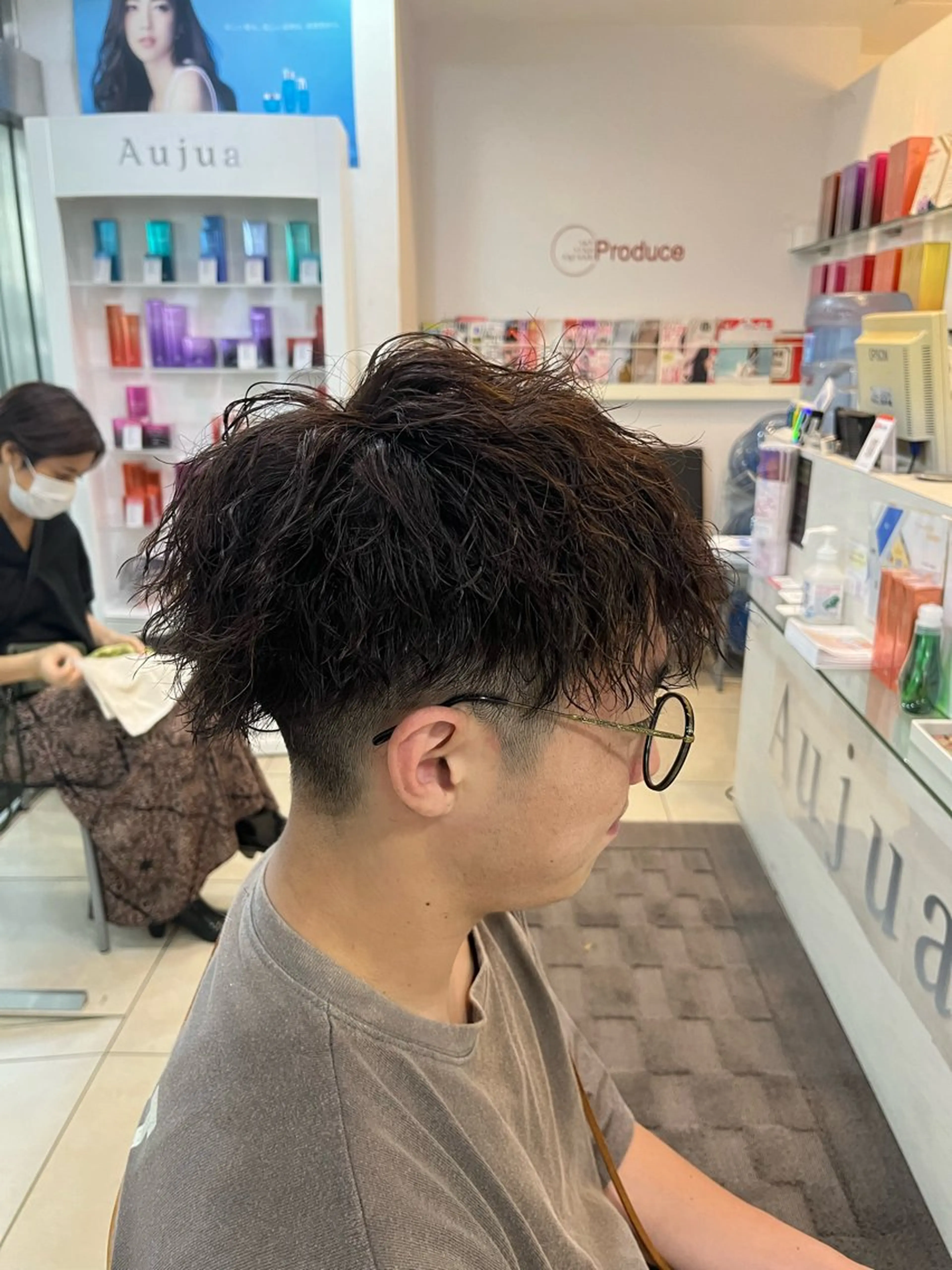 ショート カラー パーマ メンズ マッシュ ブラウンカラー ナチュラルブラウン ショートヘア カット ヘアカラー パーマ 韓国風メンズ/毛流れ ヘアなら須田龍世のヘアスタイル