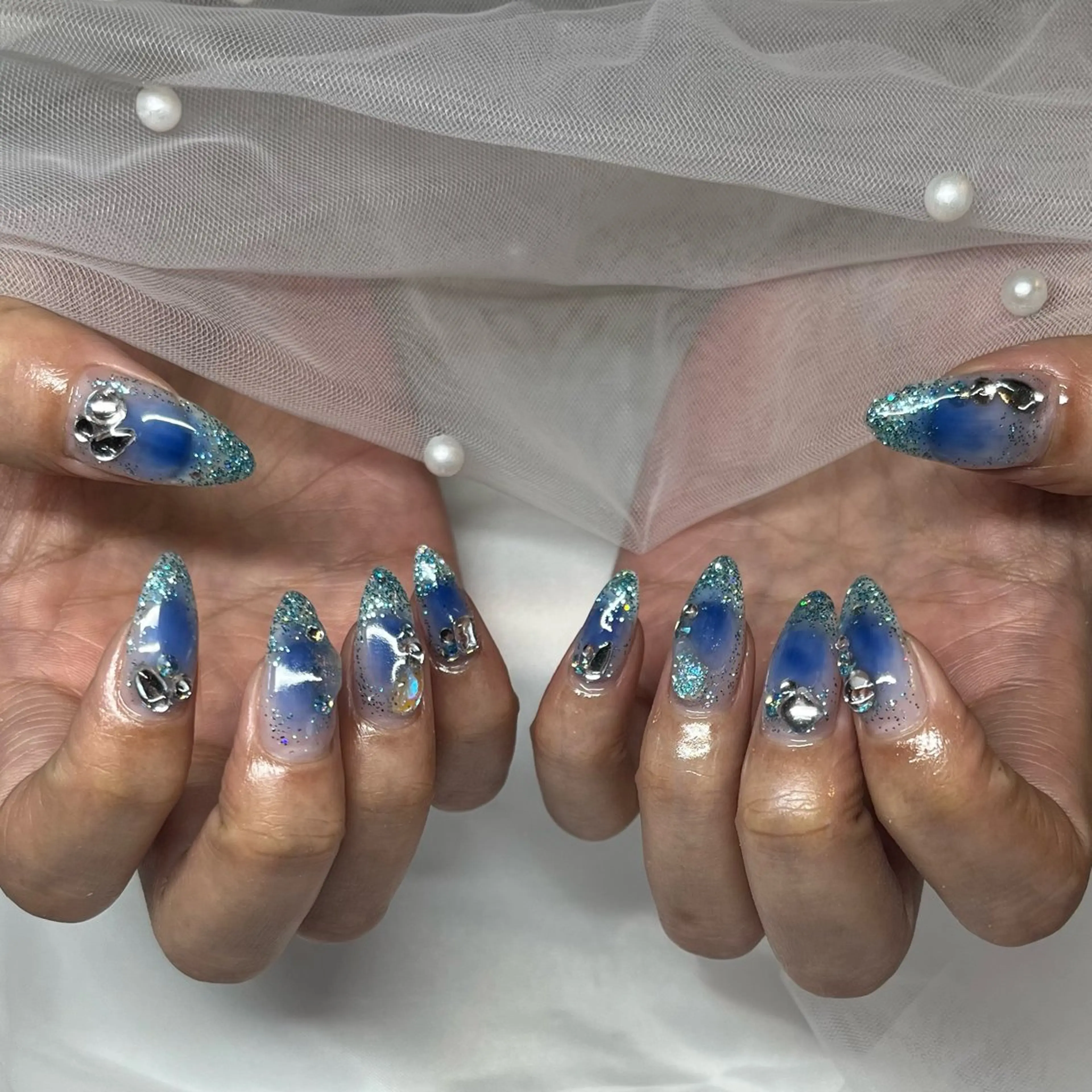 ネイル チークネイル ラメ(グリッター) ラメグラデーション ハンドネイル MIYUNA 💅のネイルデザイン