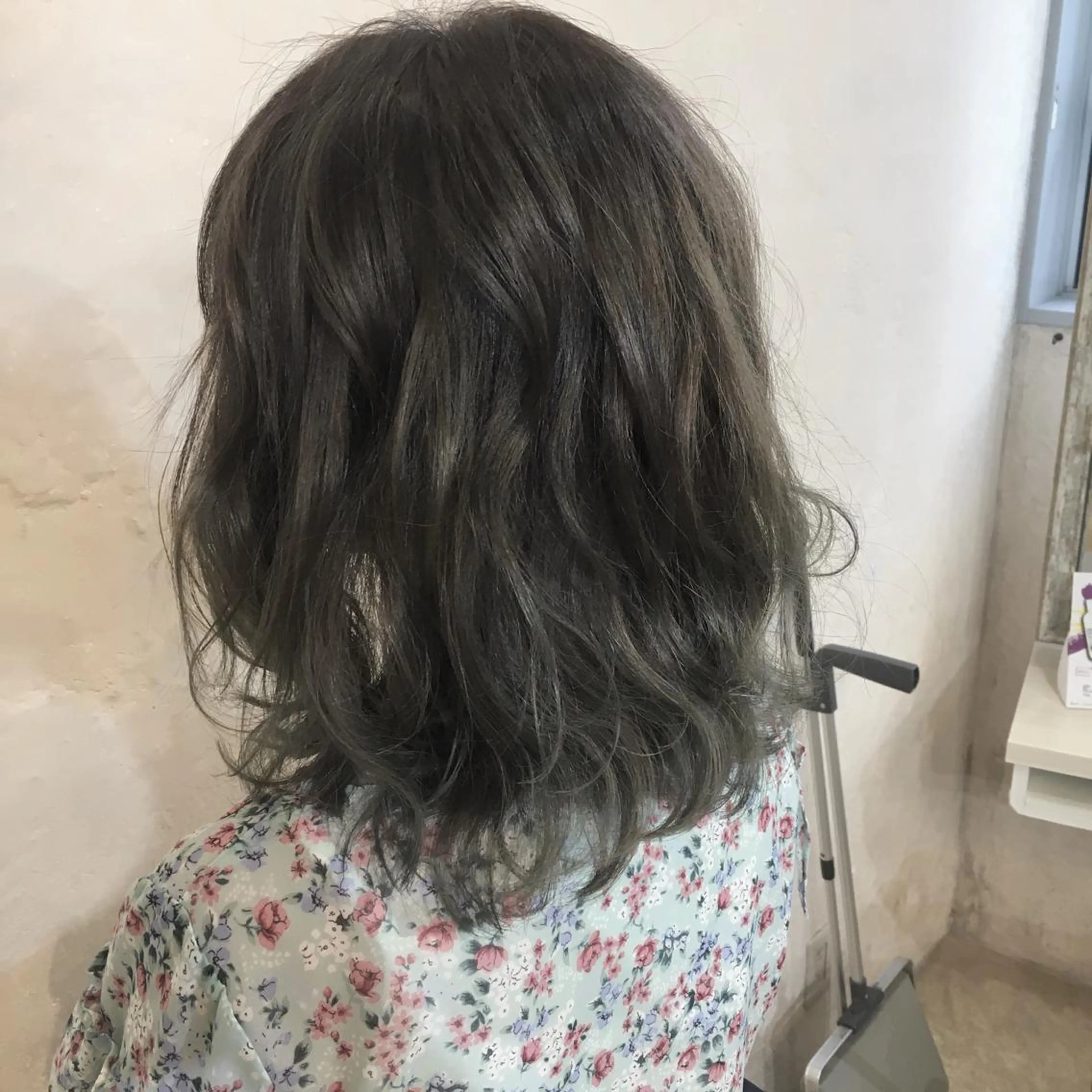 ミディアム アッシュ 角床直哉 カラーカットNO 1のヘアスタイル