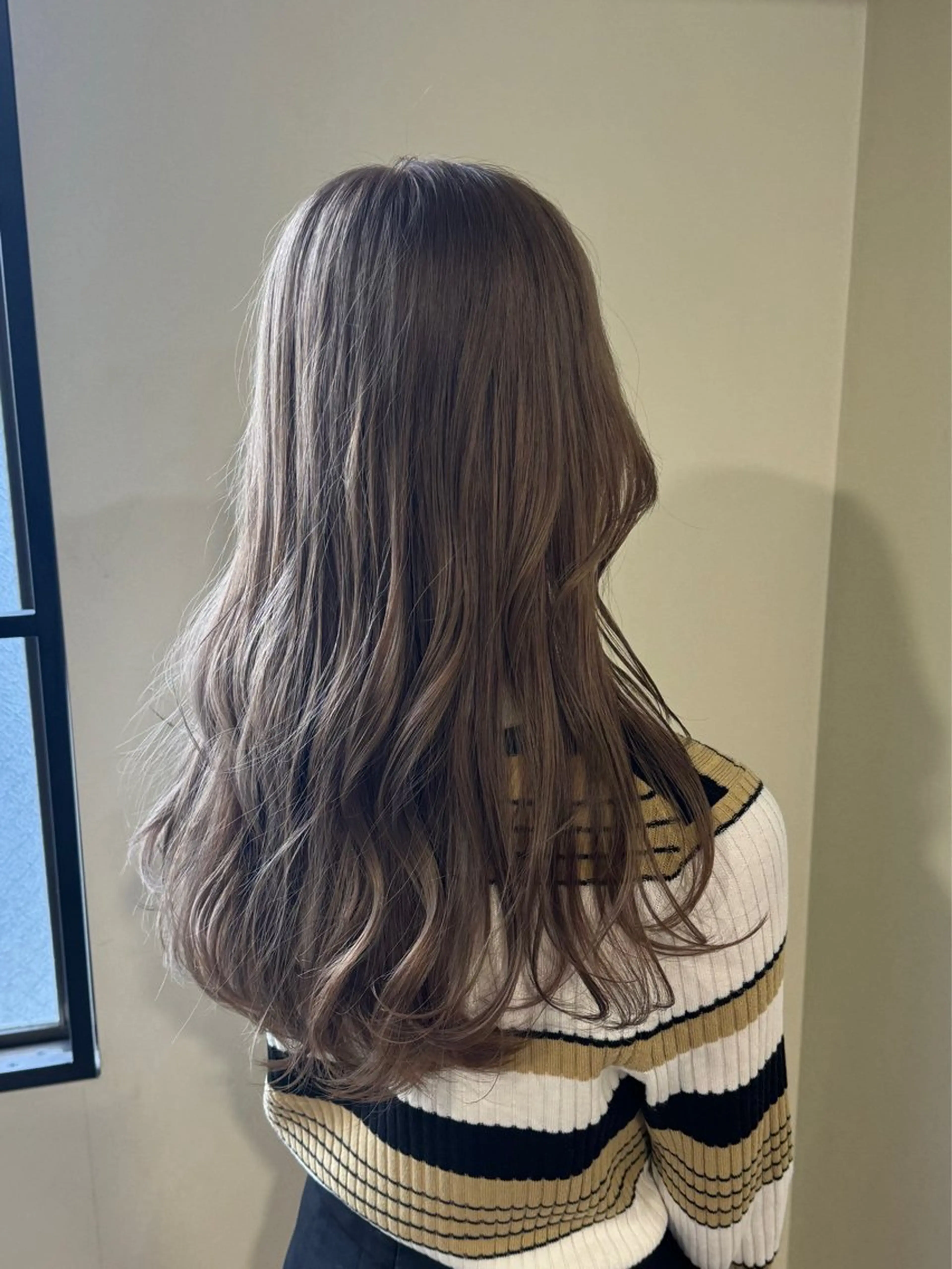 ロング カラー ベージュカラー グレージュ ミルクティーベージュ ヘアカラー ブリーチ／韓国ヘア✨ Takeのヘアスタイル