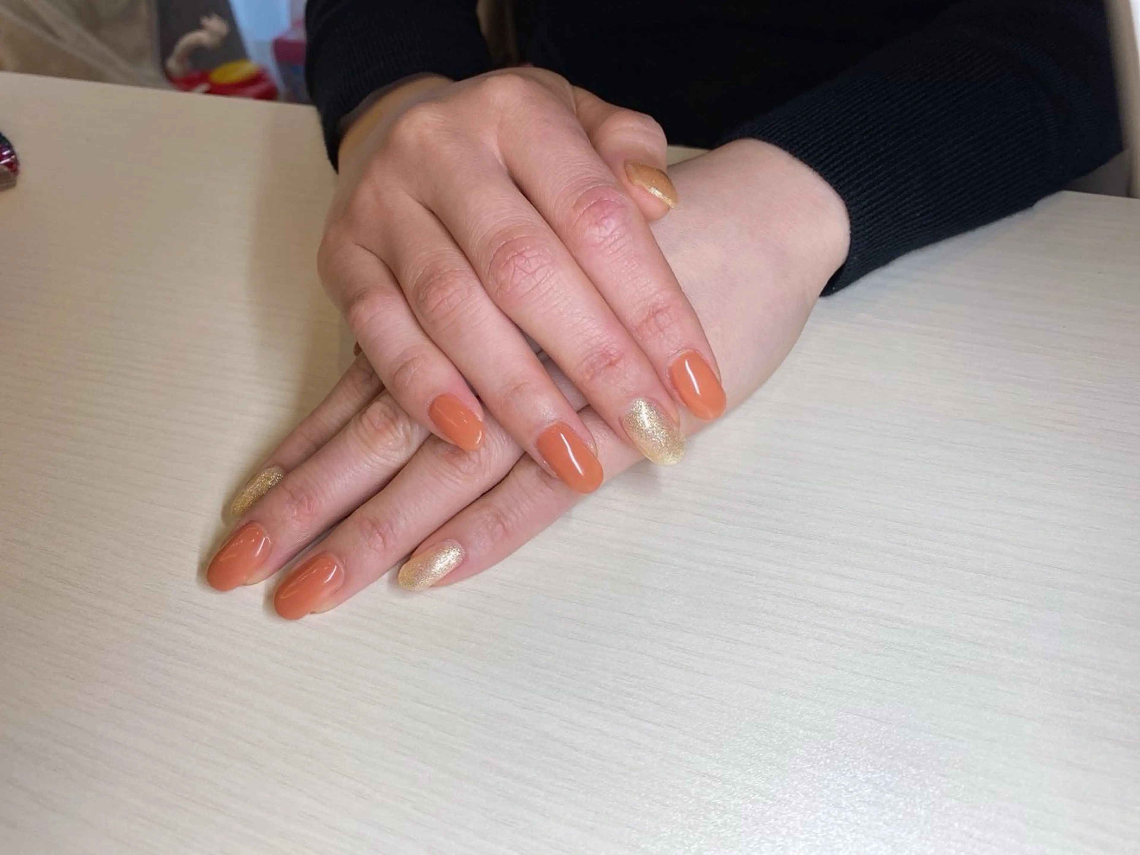 ネイル ゴールド ラメ(グリッター) ワンカラーネイル オレンジ 齋藤 優花のネイルデザイン