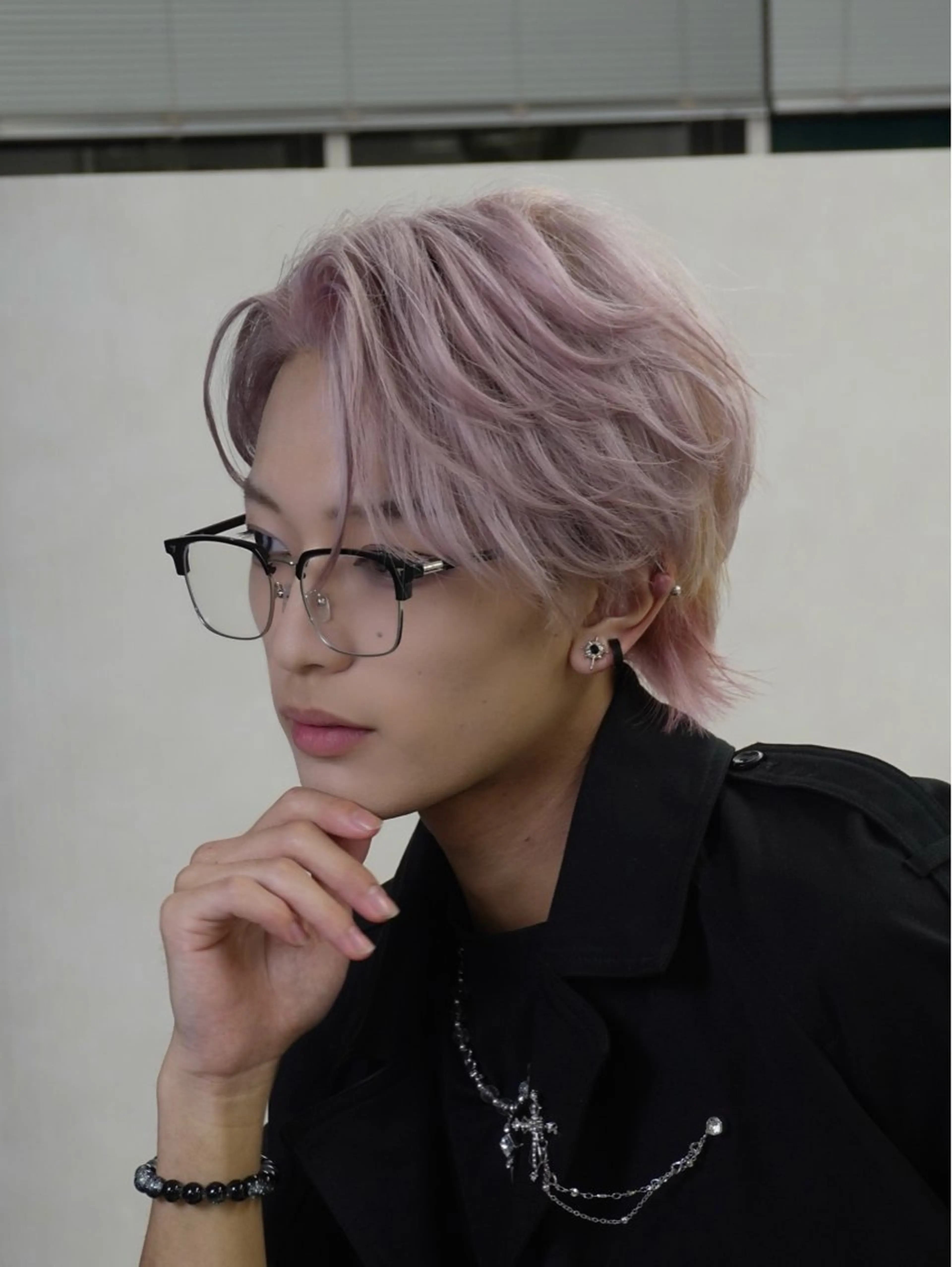 ショート メンズ メンズブリーチ センターパート ヘアカラー 神農 慶のヘアスタイル