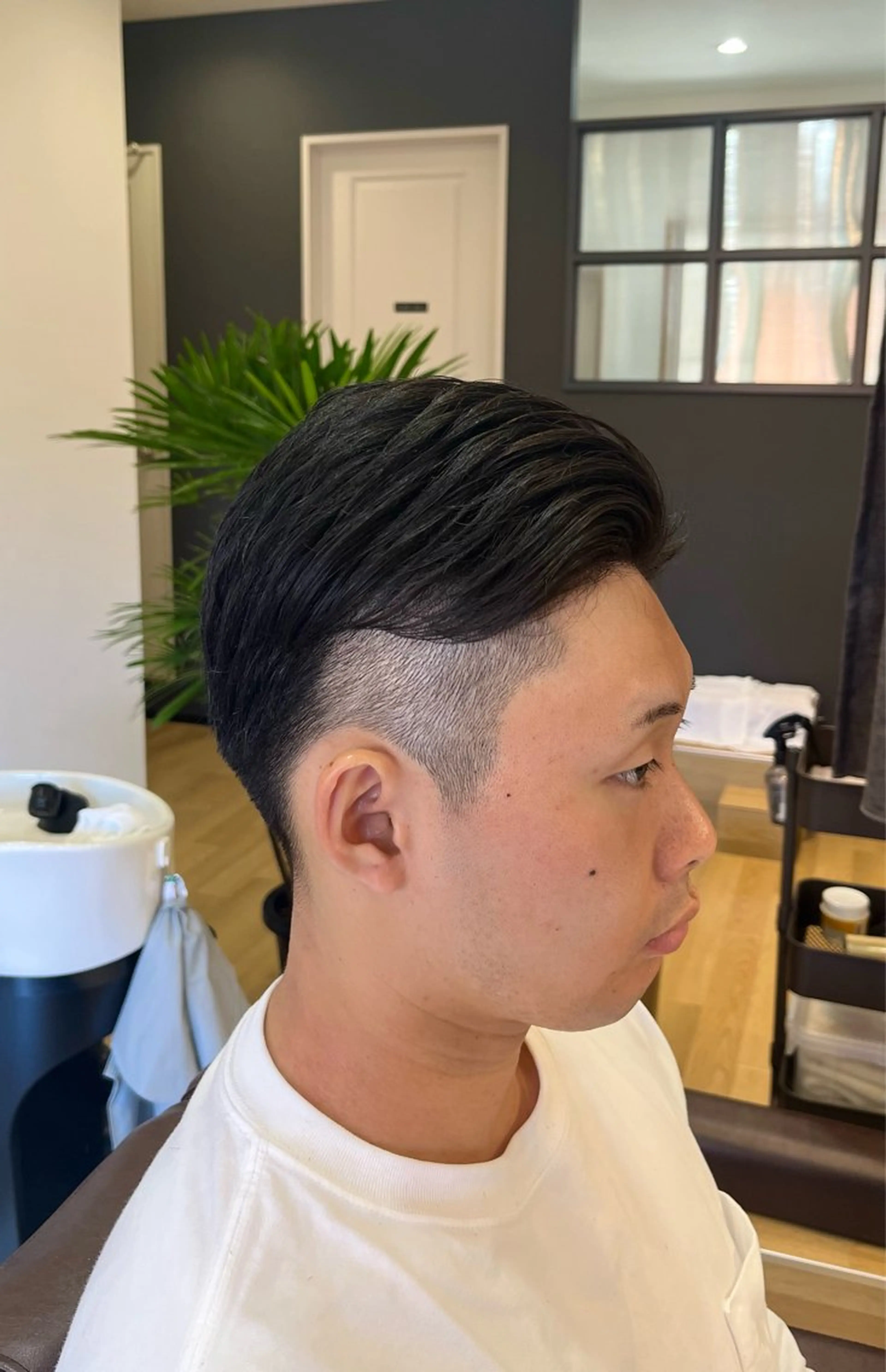 メンズ ツーブロック 刈り上げ Stand up所属・吉田 博明の眉毛・アイブロウイメージ