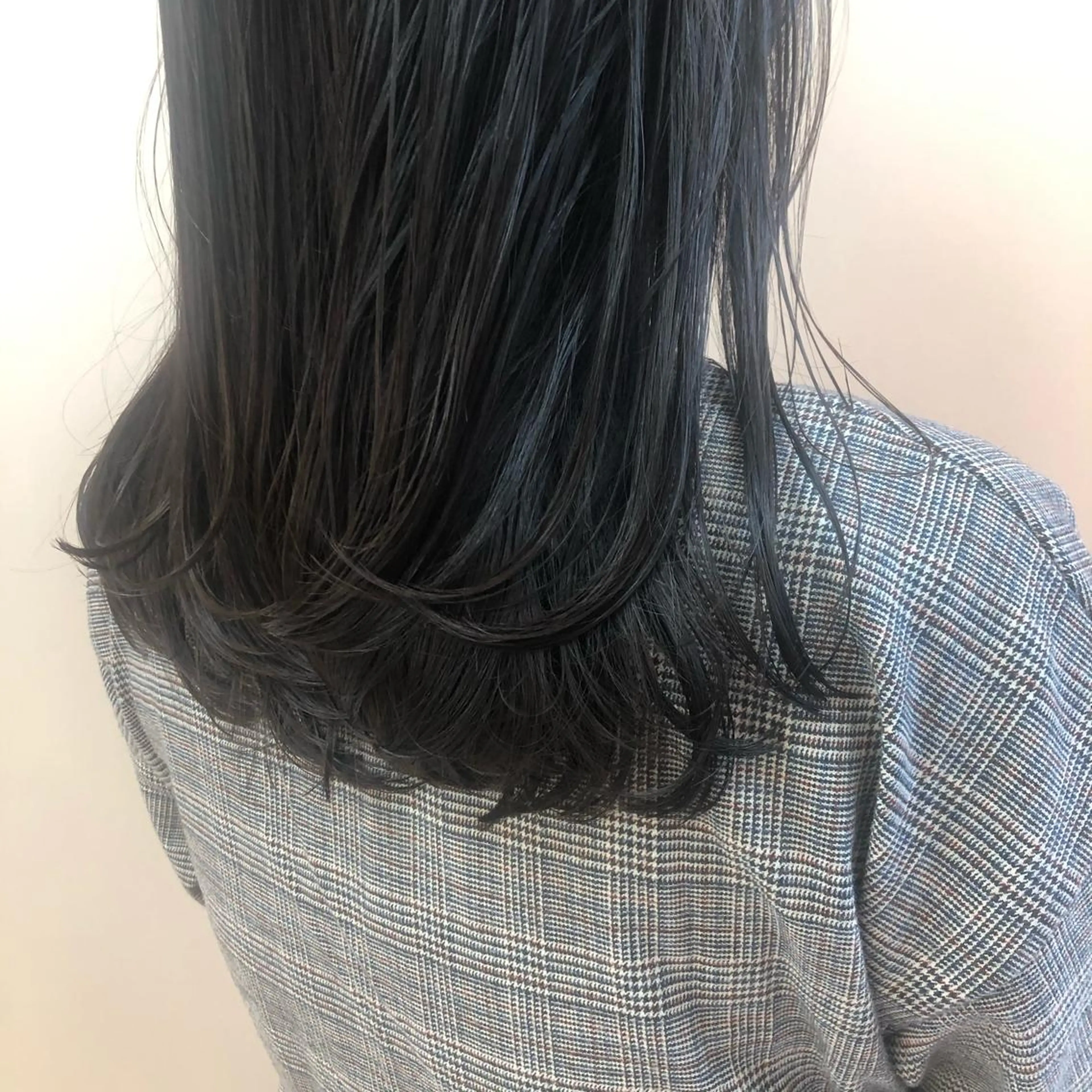 ロング カラー 黒髪 グレージュ 卒業式のヘアスタイル ベージュ/インナー カラー🤍Rieのヘアスタイル