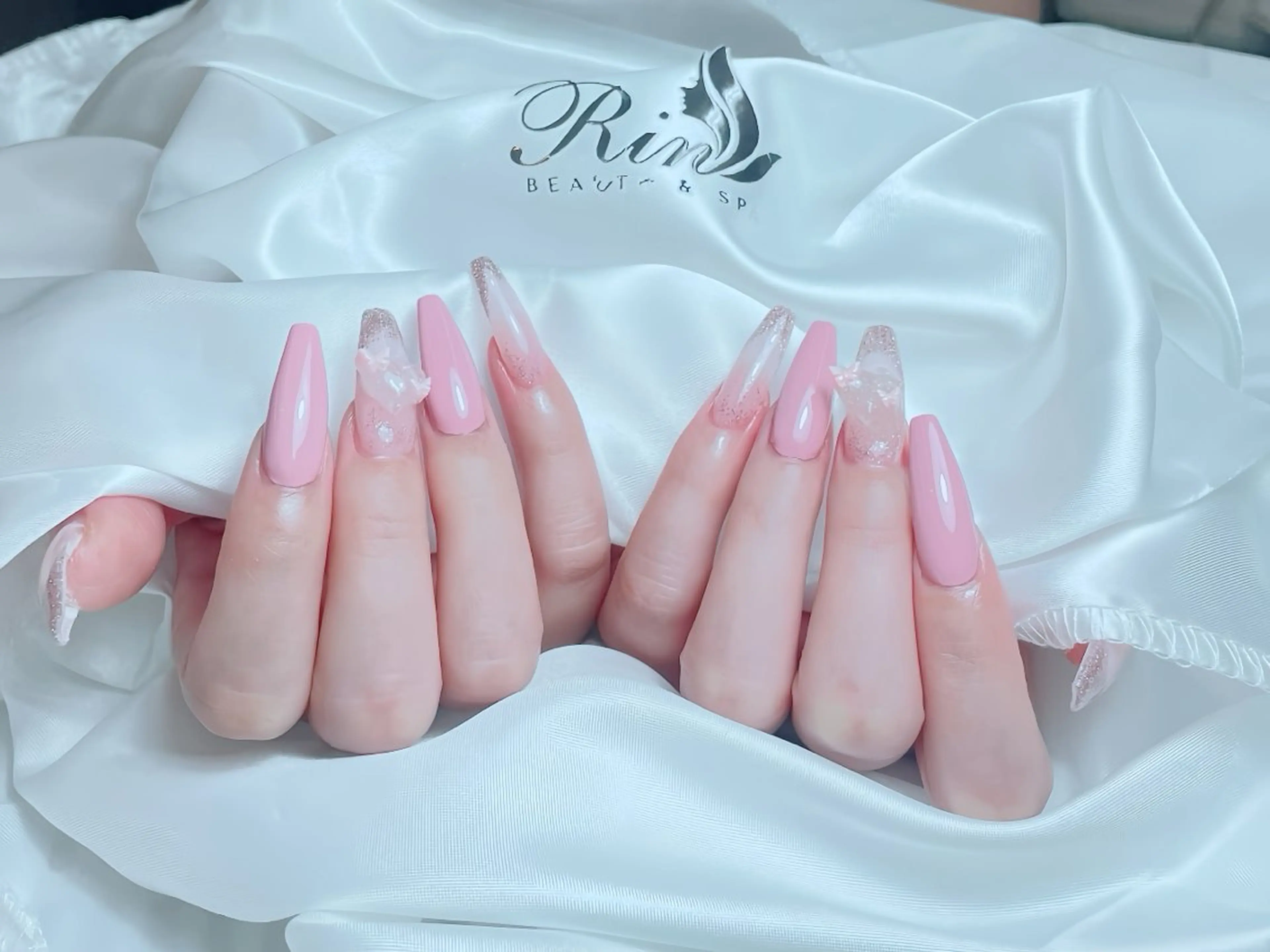 ネイル チークネイル 桜ネイル フレンチネイル ジェルネイル ガラスフレンチ ハンドネイル Rin Nail 新大久保店のネイルデザイン