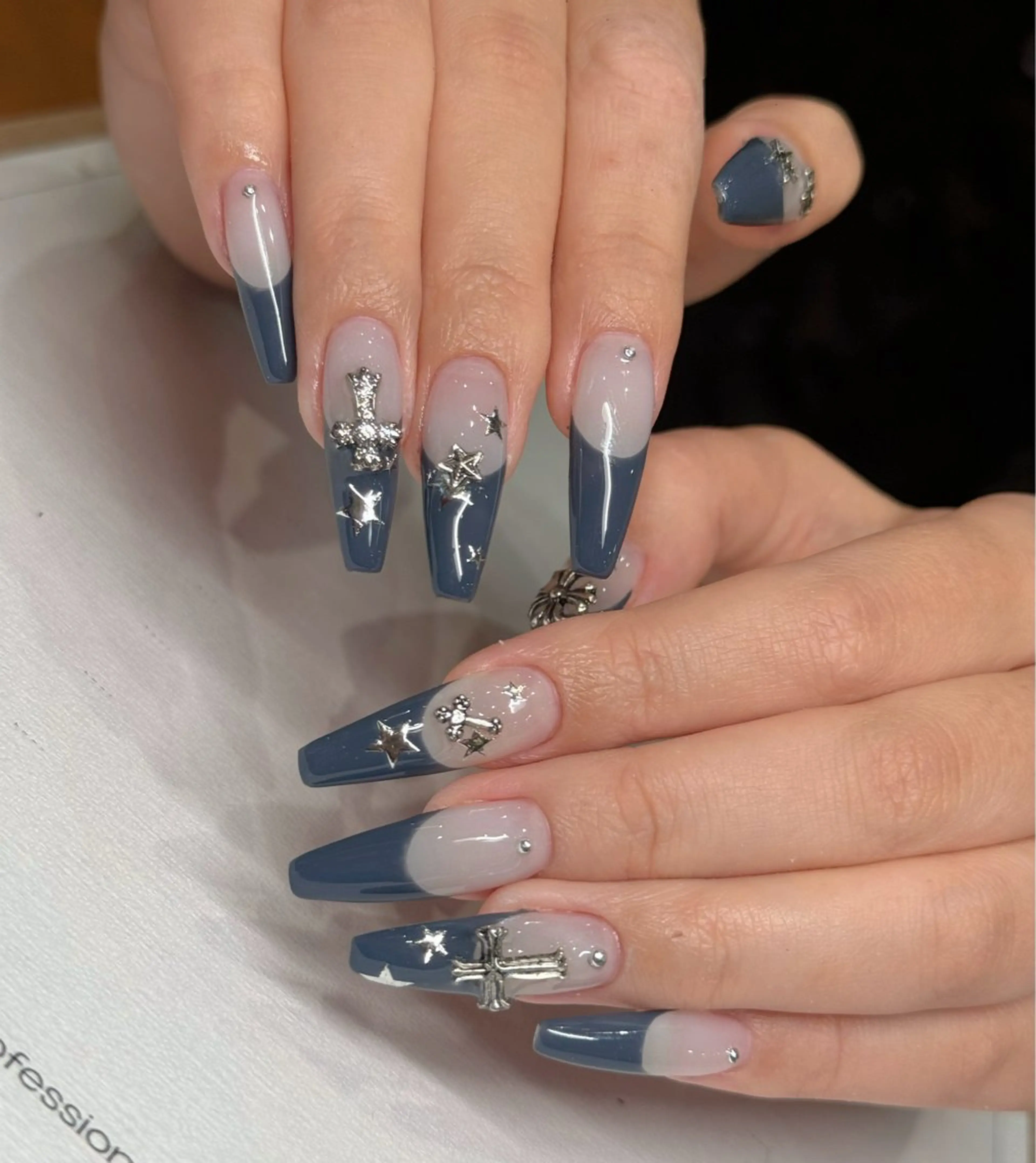 ネイル アニマル柄 ボルドー ブラウン フレンチネイル ゴールド ハンドネイル MILO 168 池袋のネイルデザイン