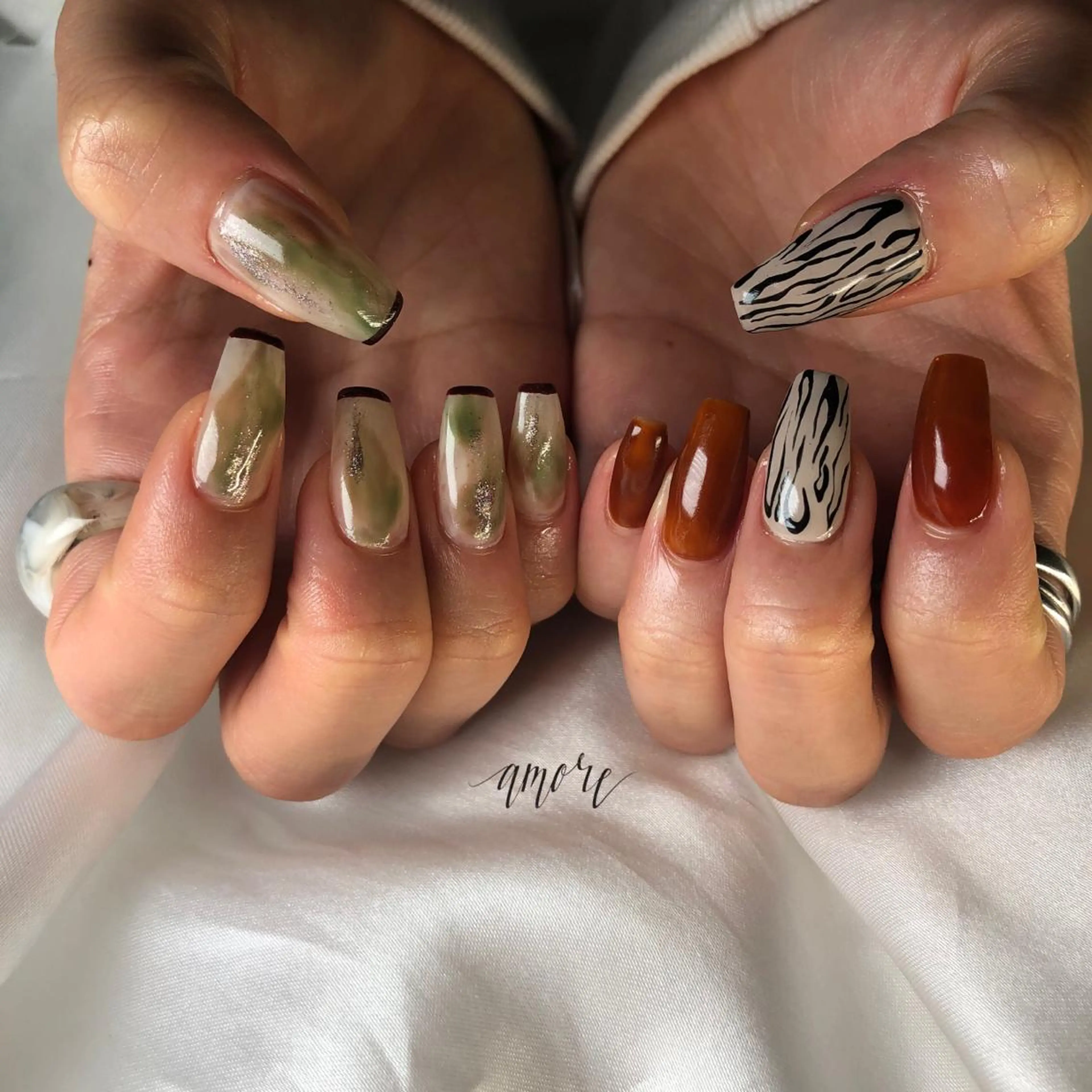 ネイル ジェルネイル 氷ネイル・うるうるネイル キラキラネイル マグネットネイル ミラーネイル You kyehwaのネイルデザイン