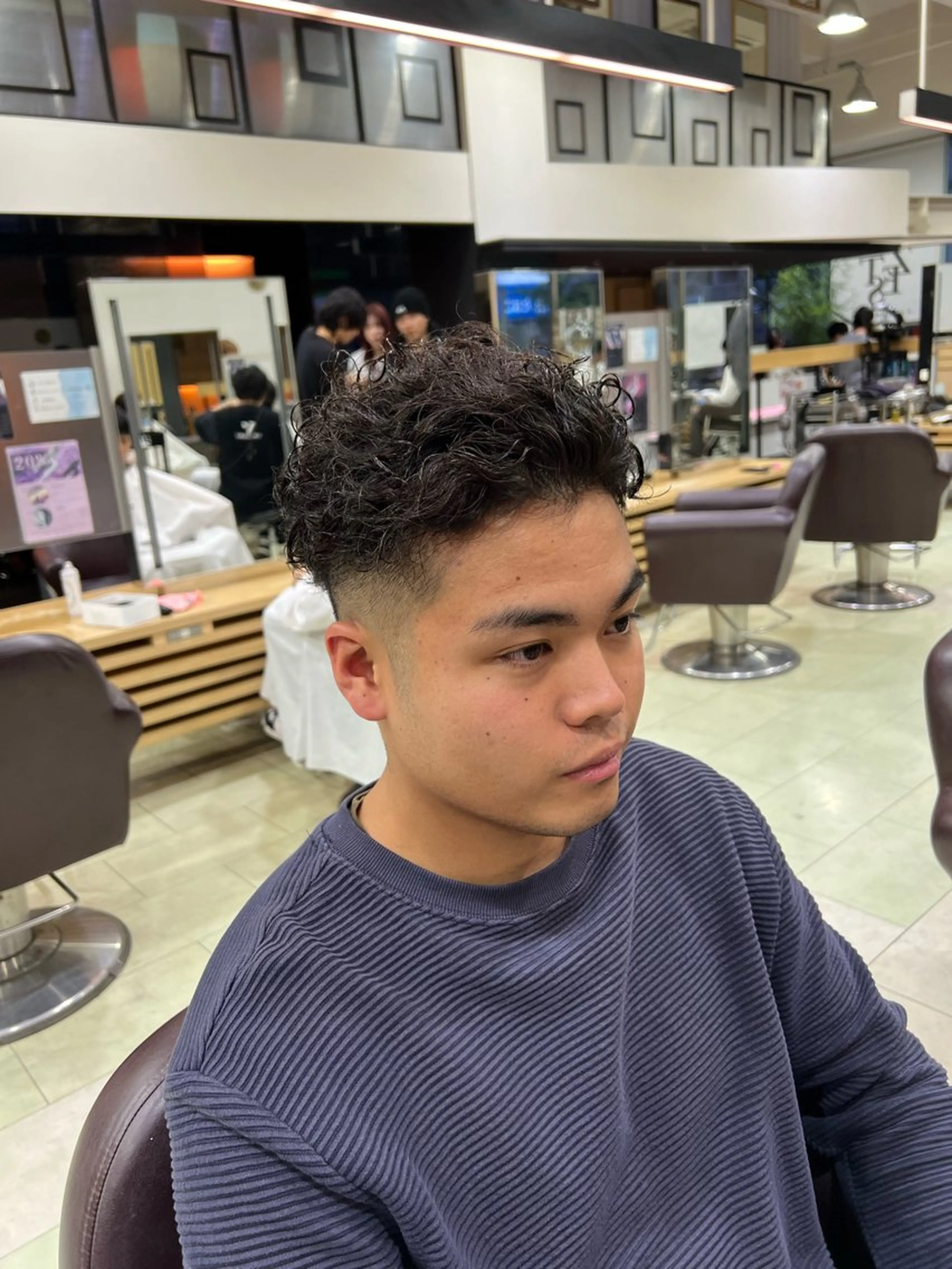 ショート パーマ メンズ ヘアカラー ﾎｯﾄﾍﾟｯﾊﾟｰ に移行中【かな】のヘアスタイル