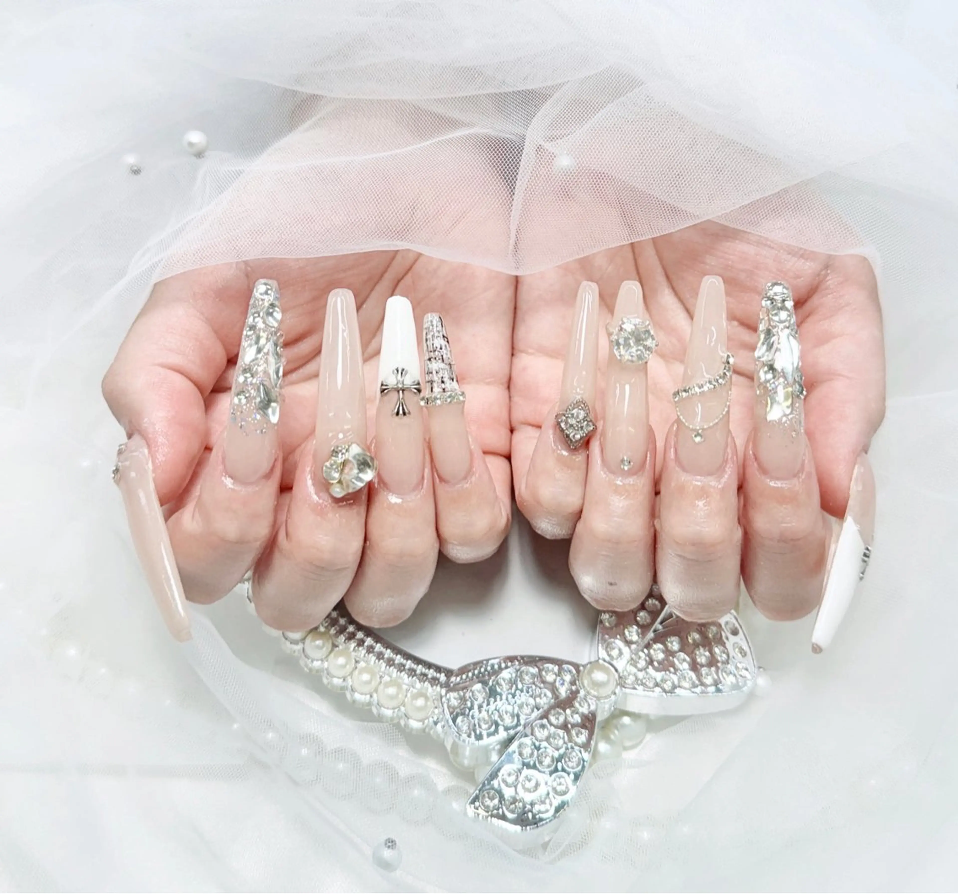 ネイル オーロラネイル ボルドー ブラウン ハート ラメ(グリッター) ハンドネイル ハンドケア Nova Nail Shinsaiのネイルデザイン