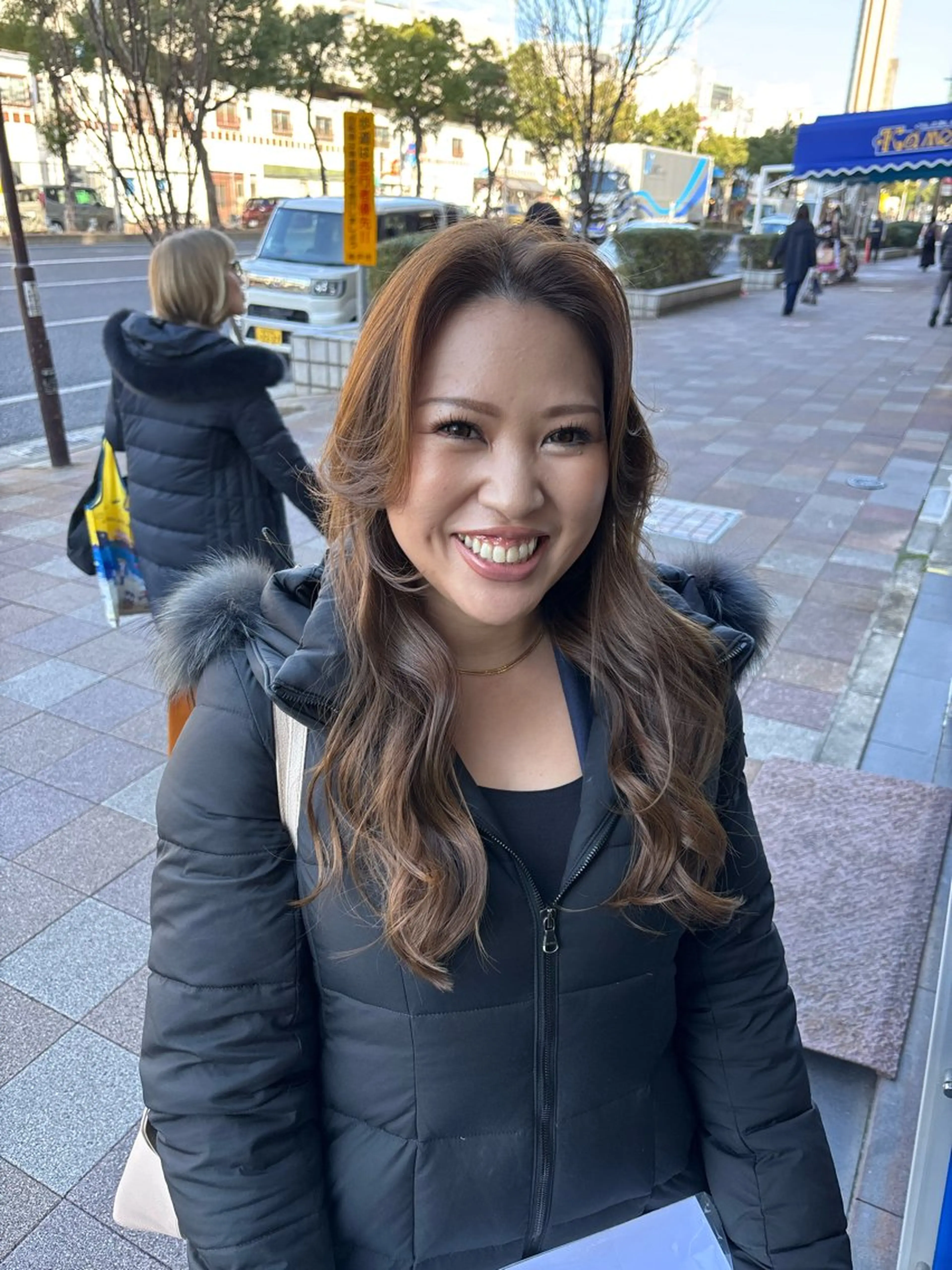 ロング カラー アッシュ ベージュカラー ハイレイヤー レイヤーカット カット ヘアカラー トリートメント 穐田 航のヘアスタイル