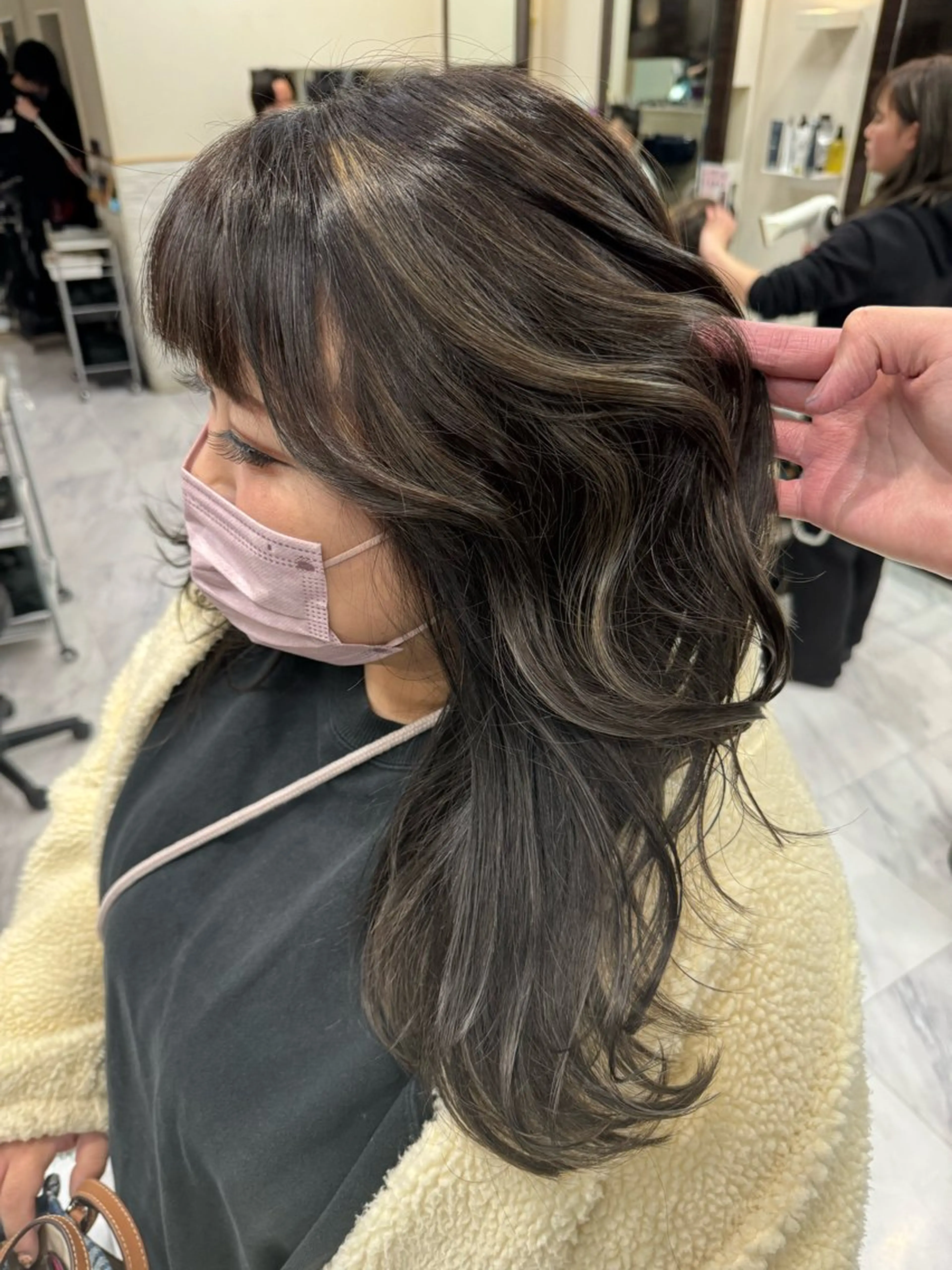 ロング カラー ヘアアレンジ 切りっぱなしボブ ブリーチ デザインカラー ダブルカラー グラデーションカラー カット ヘアカラー トリートメント ヘッドスパ ヘアセット 目黒 碧人のヘアスタイル