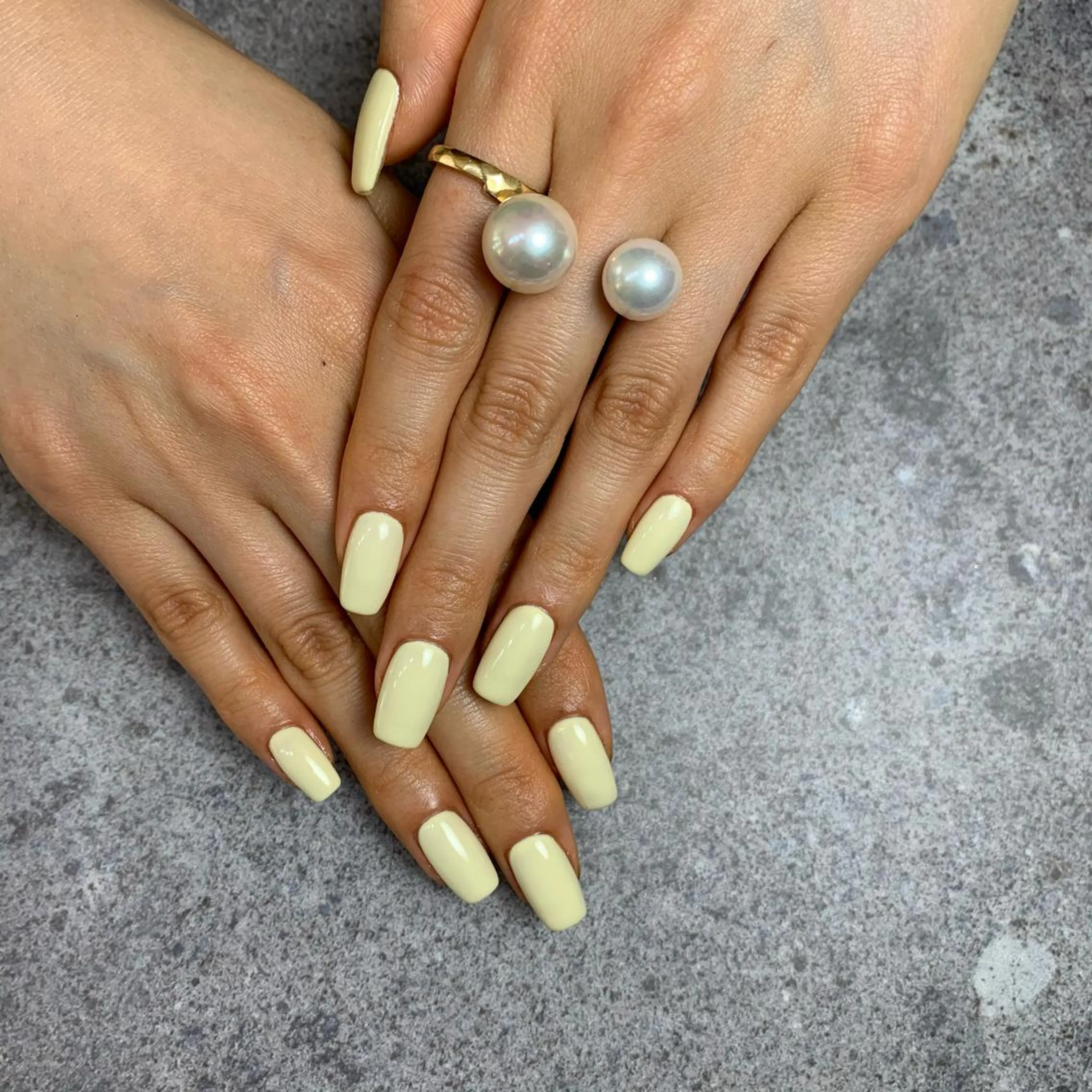 ネイル ワンカラーネイル 春ネイル 黄色 ハンドネイル NAILROOM ekolu所属・近藤 穂乃果のネイルデザイン