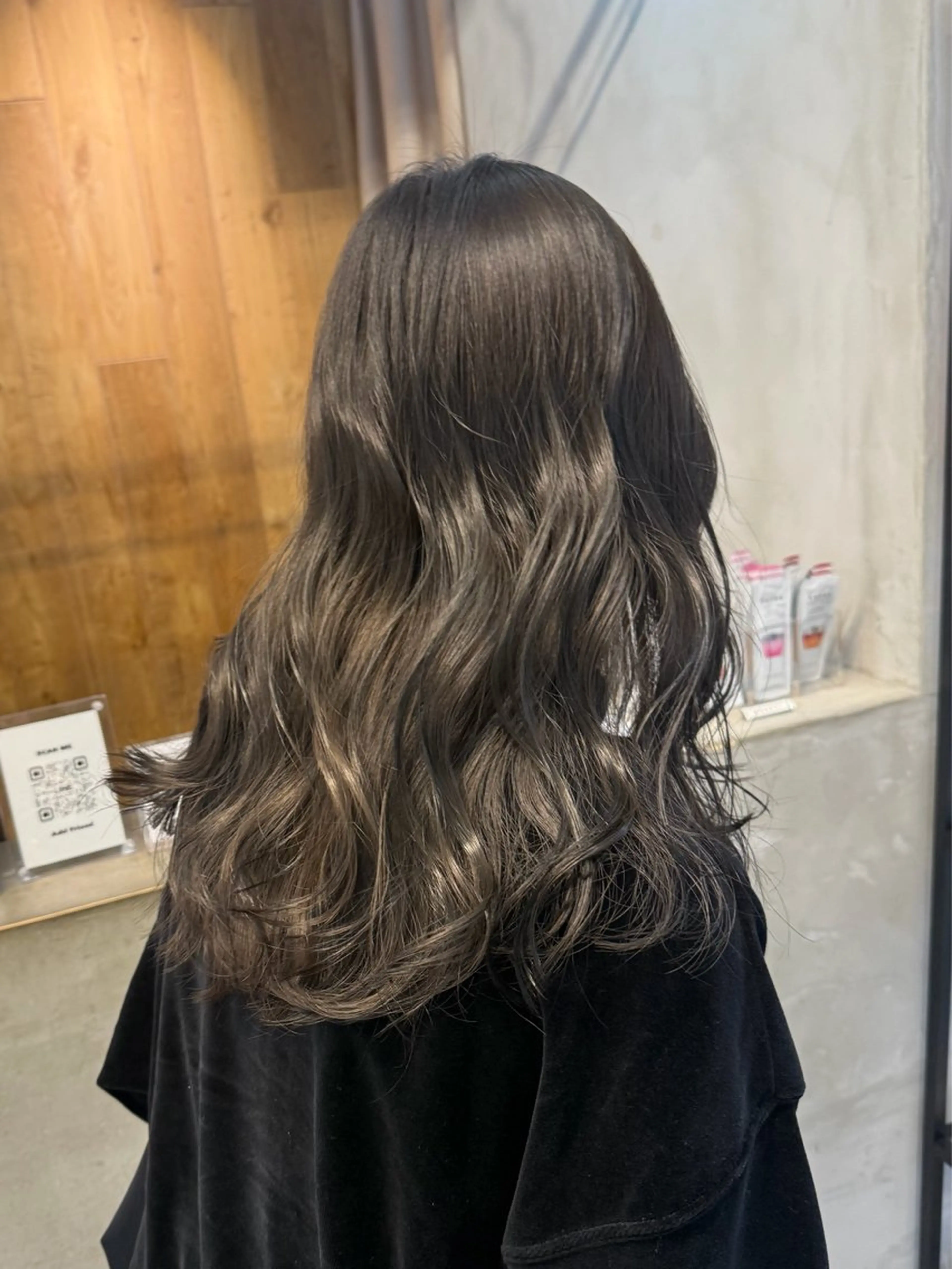 セミロング カラー ミルクティー× グレージュMOMOのヘアスタイル