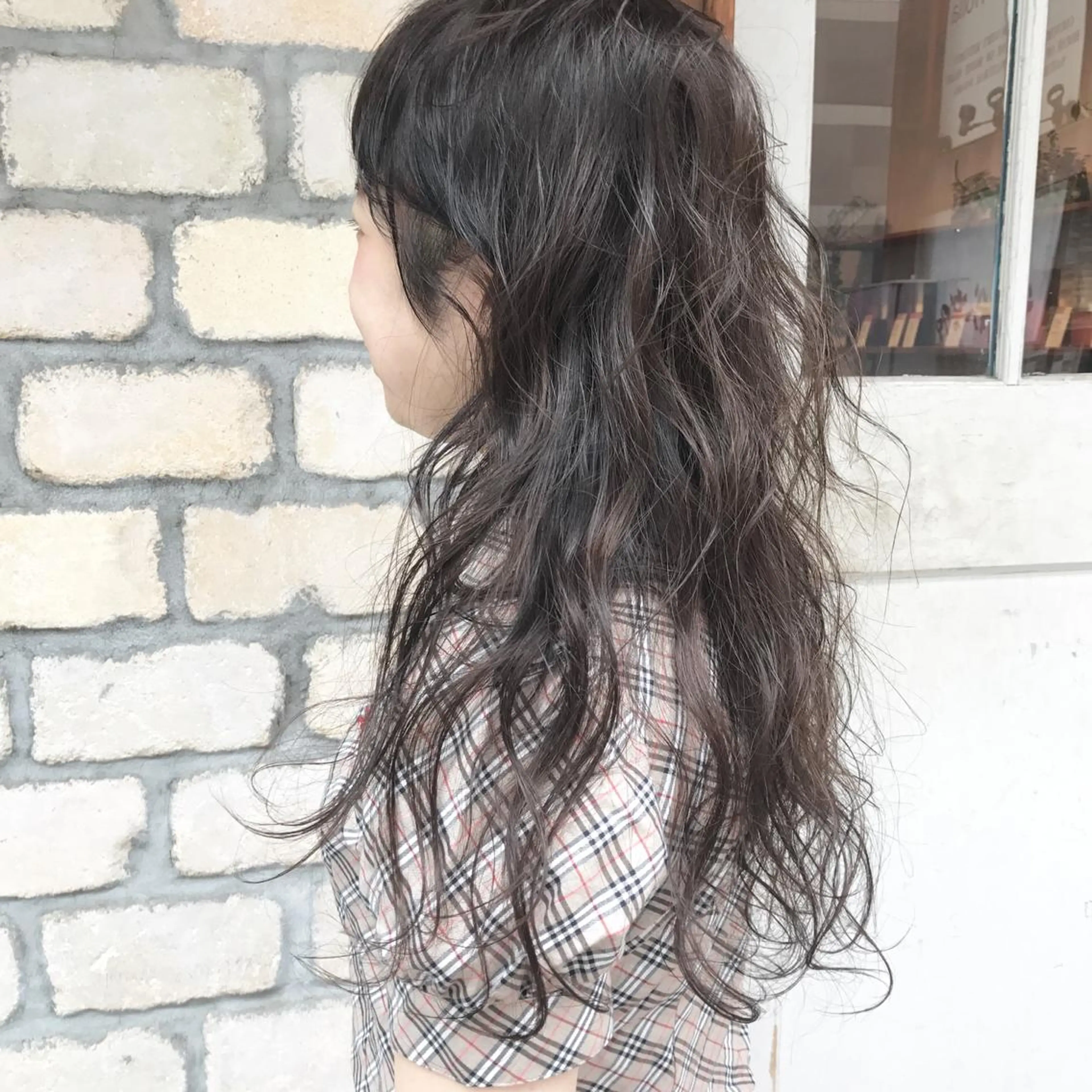 ロング カラー アッシュ アッシュブラウン ブラウンカラー 横山 莉奈のヘアスタイル